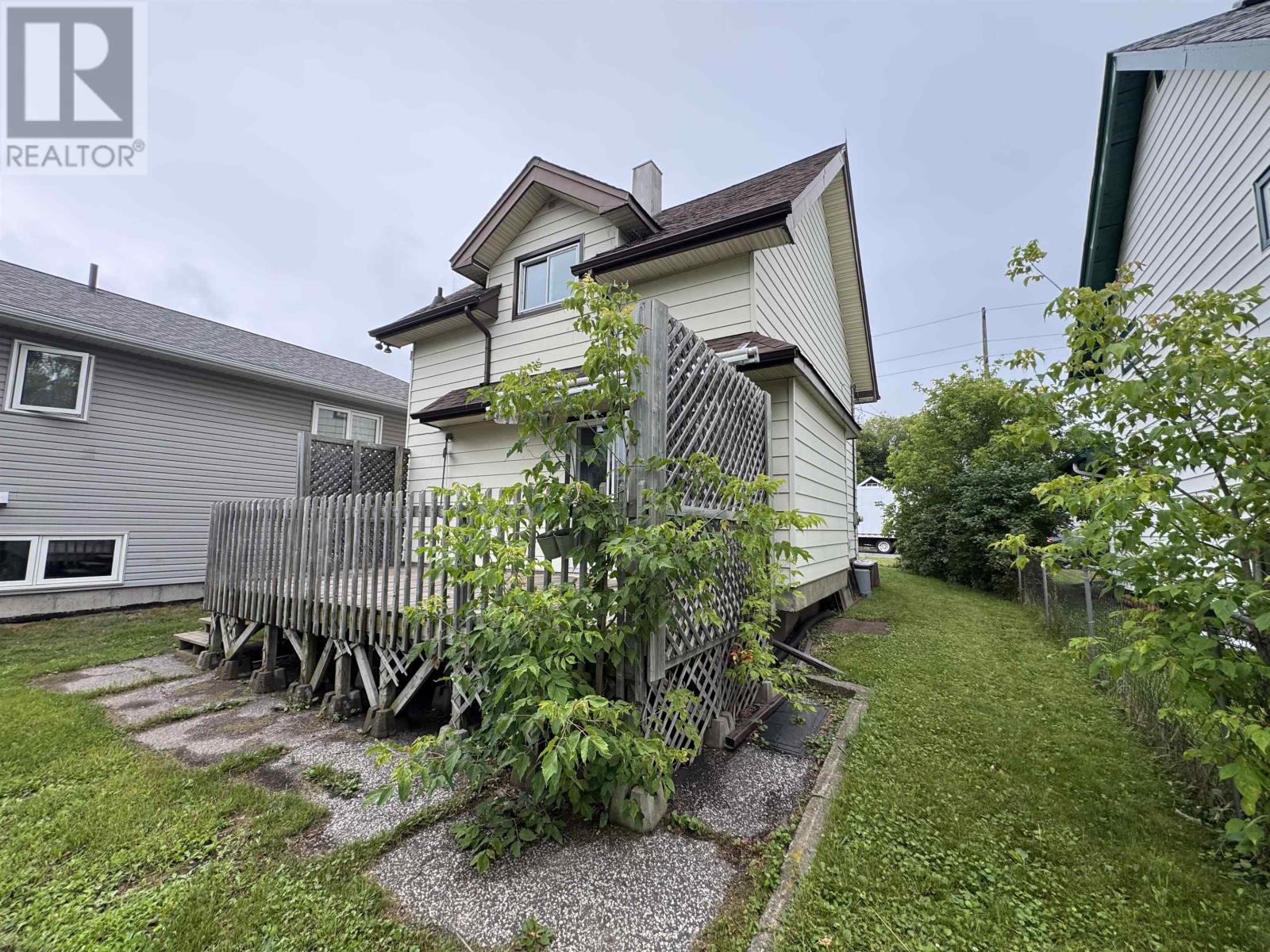 94 Empress Ave. S. - 49