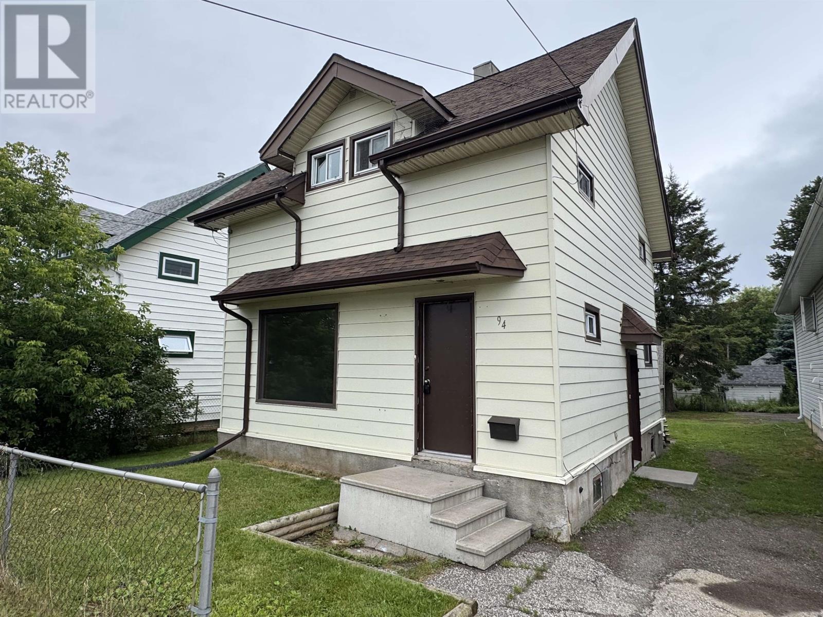 94 Empress Ave. S. - 5