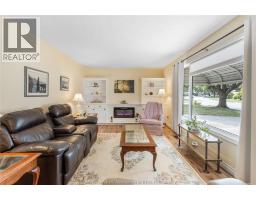 4pc Bathroom - 214 Baldoon Road, Chatham, ON N7L1E3 Photo 7