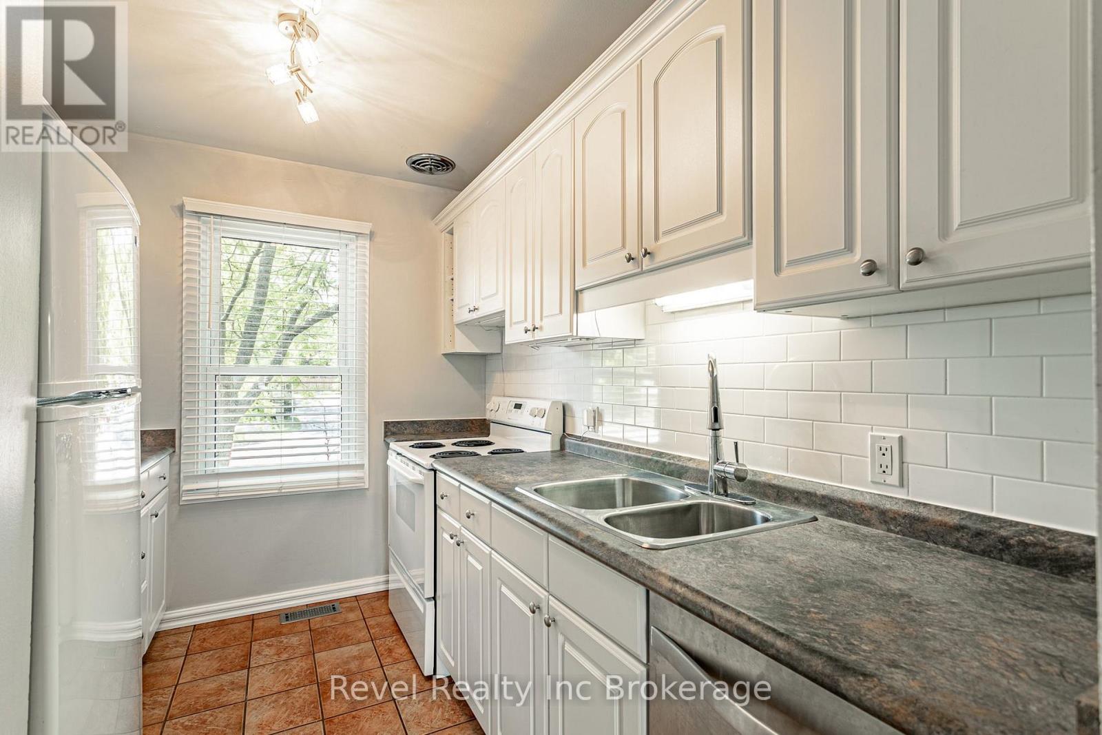 2 bedroom Single Family interior view, 16 Homestead Crescent, Whitehills, London, Ontario