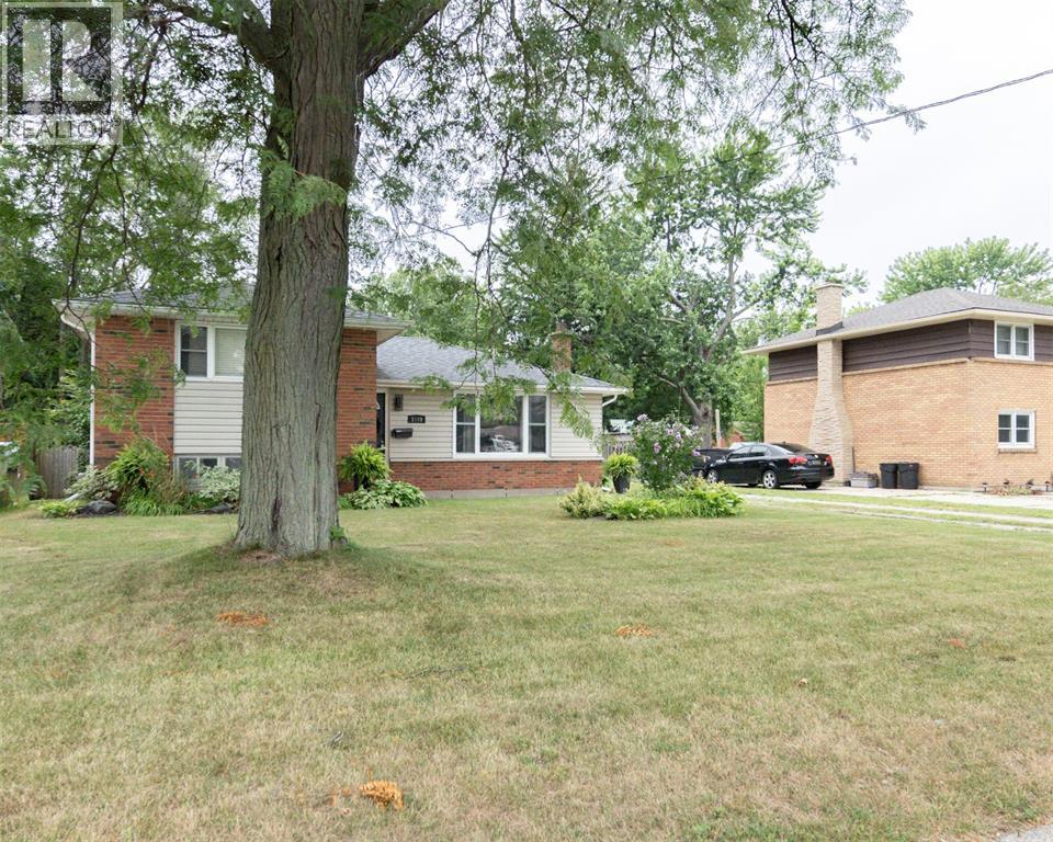 1049 INDIAN ROAD North, Sarnia, ON, photo 2