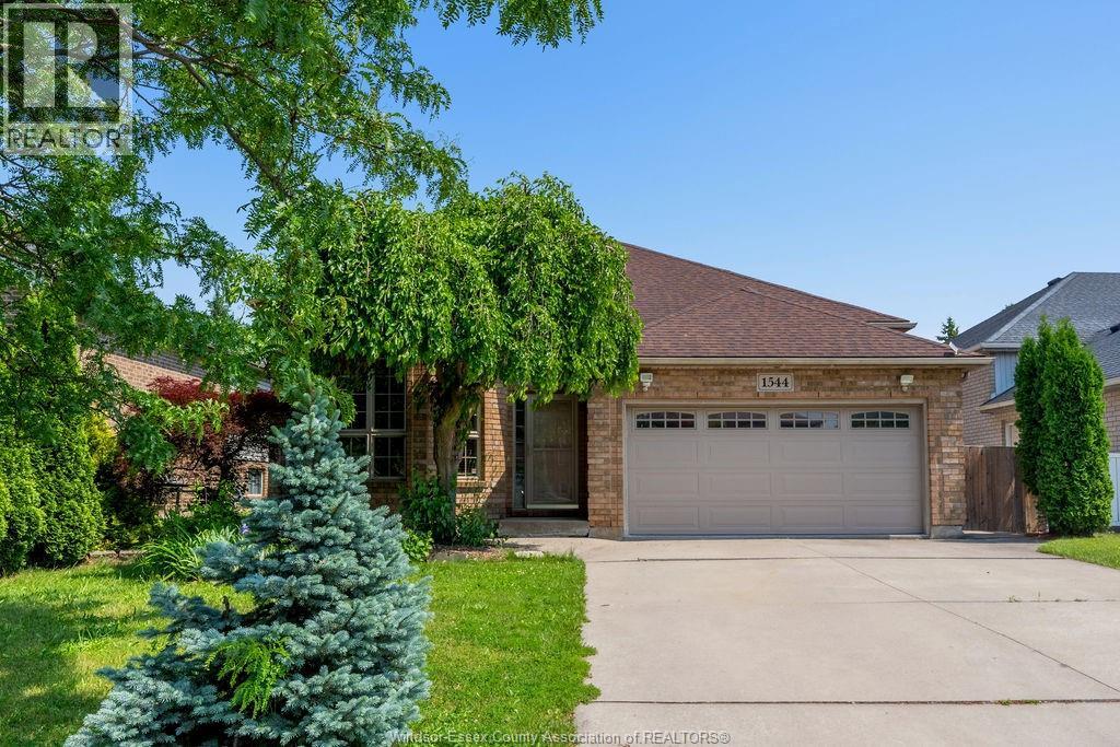 1544 IMPERIAL CRESCENT - 2