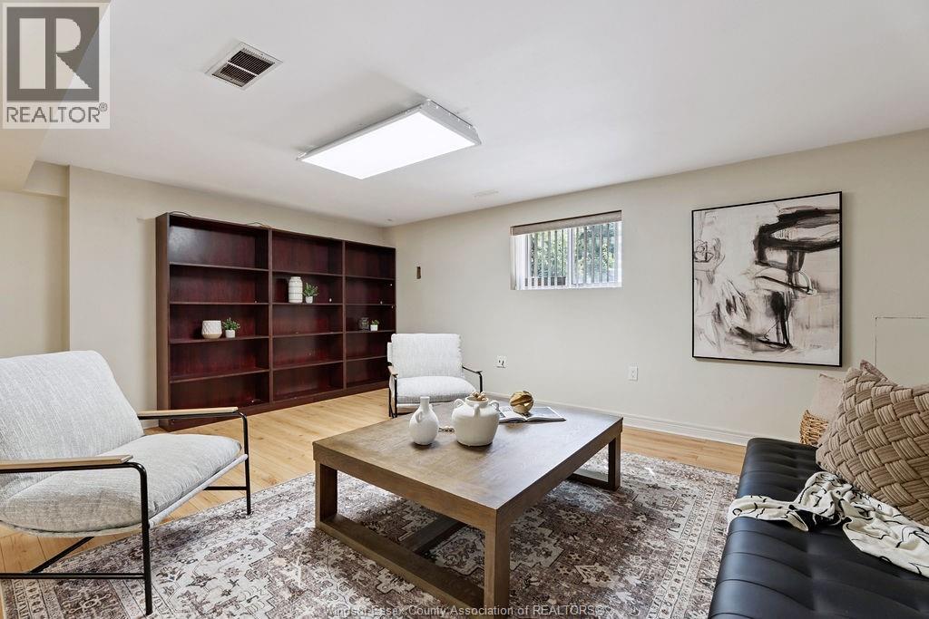 1544 IMPERIAL CRESCENT - 22