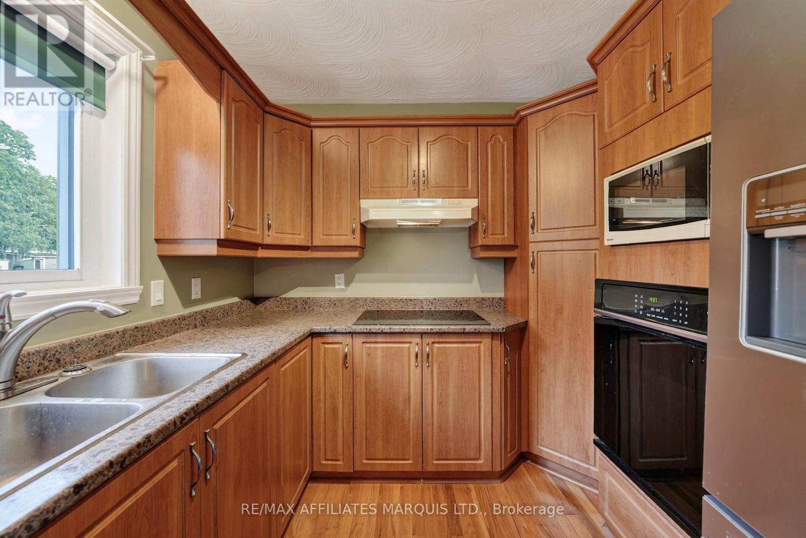 185 DOMINION STREET N - Image 13