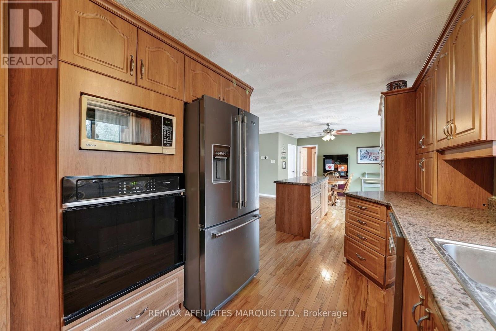 185 DOMINION STREET N - Image 14