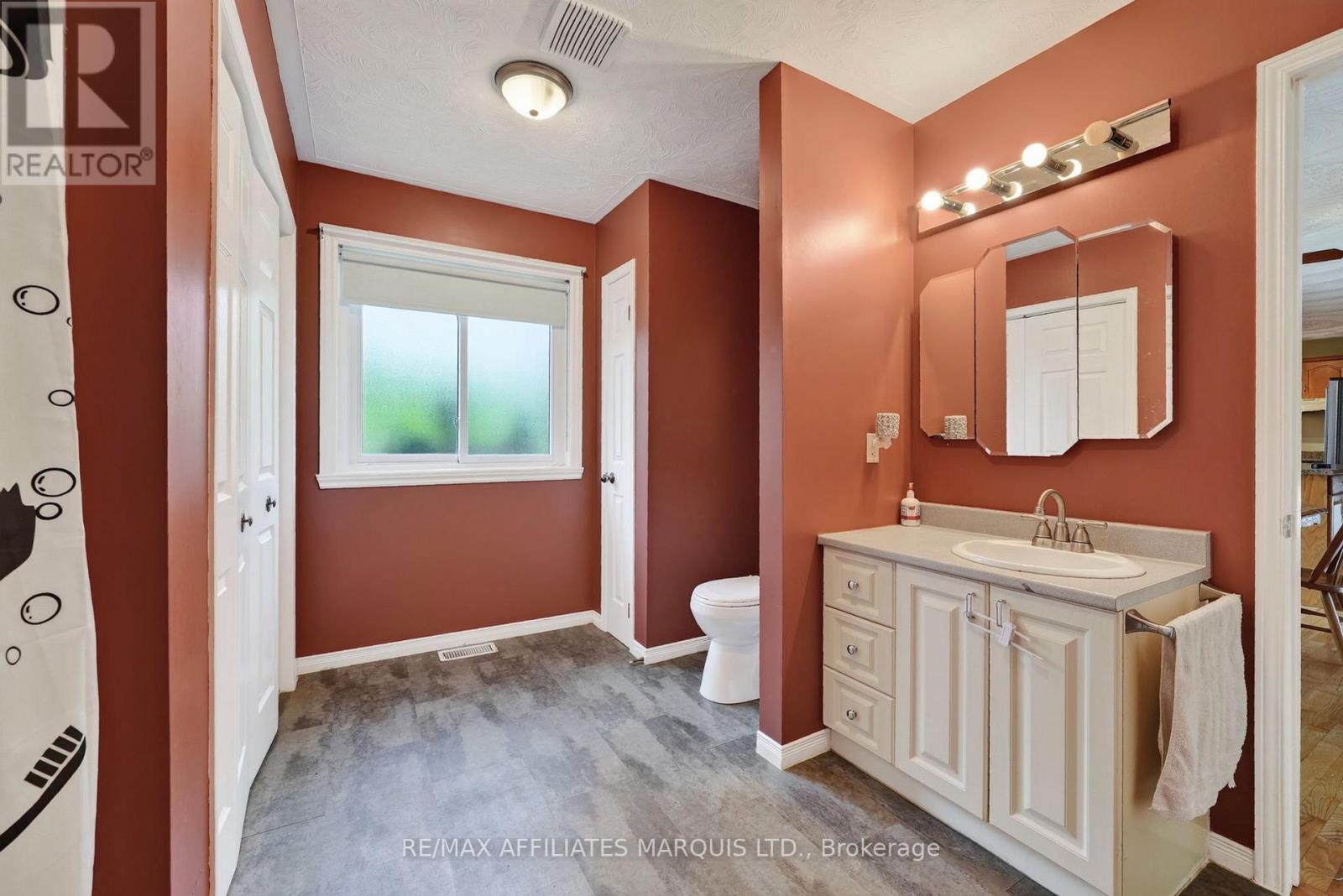 185 DOMINION STREET N - Image 20