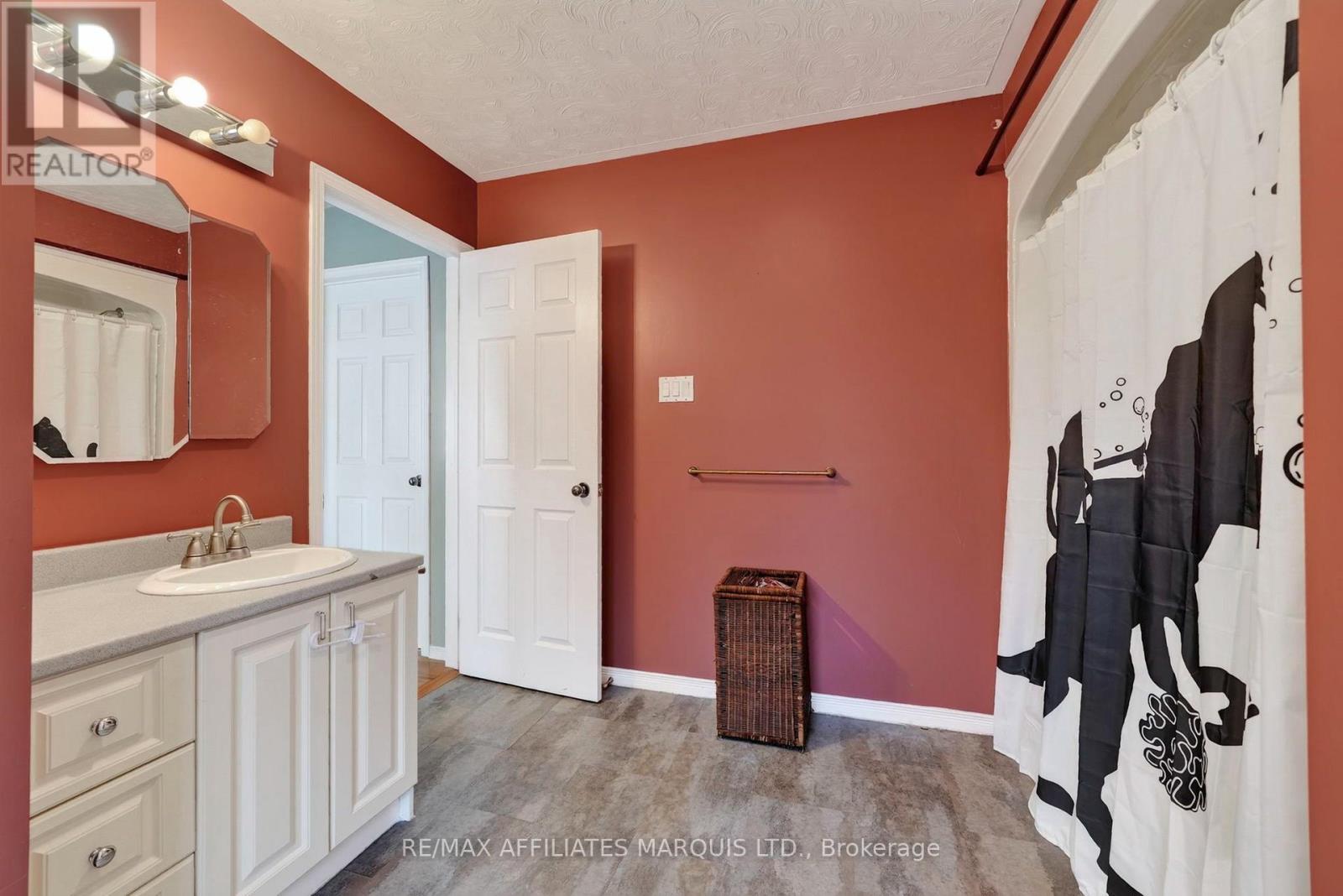 185 DOMINION STREET N - Image 21