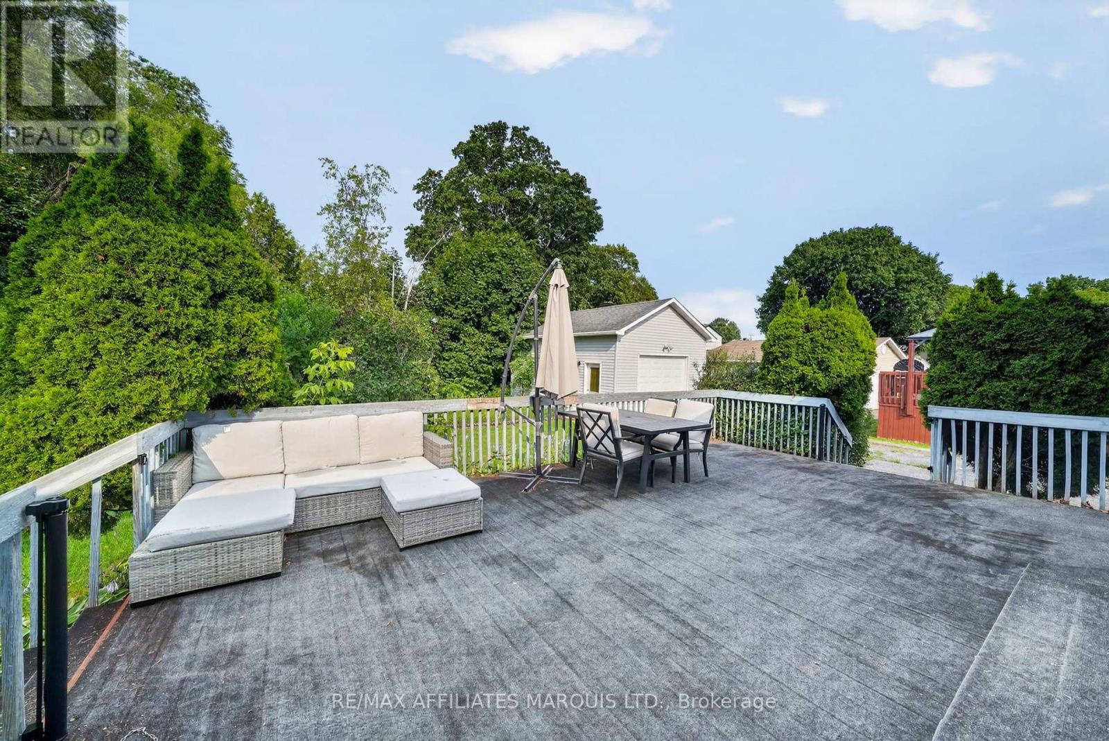 185 DOMINION STREET N - Image 38