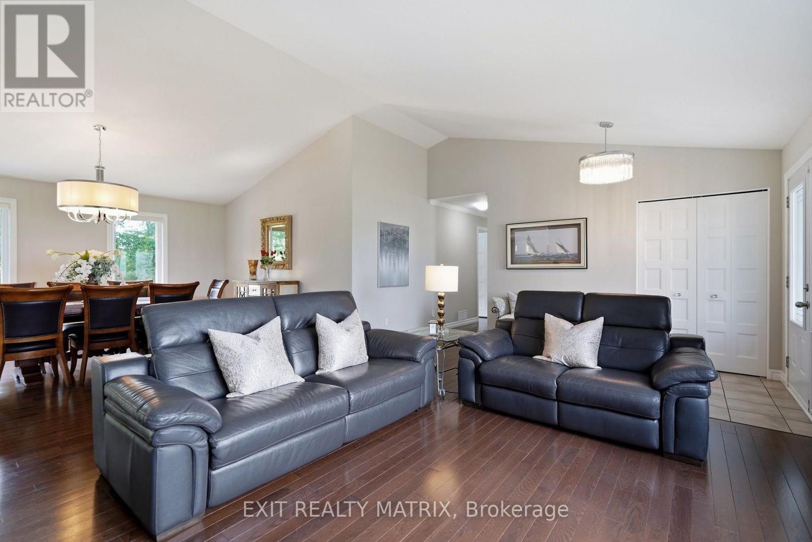 248 DES VIOLETTES STREET - Image 9