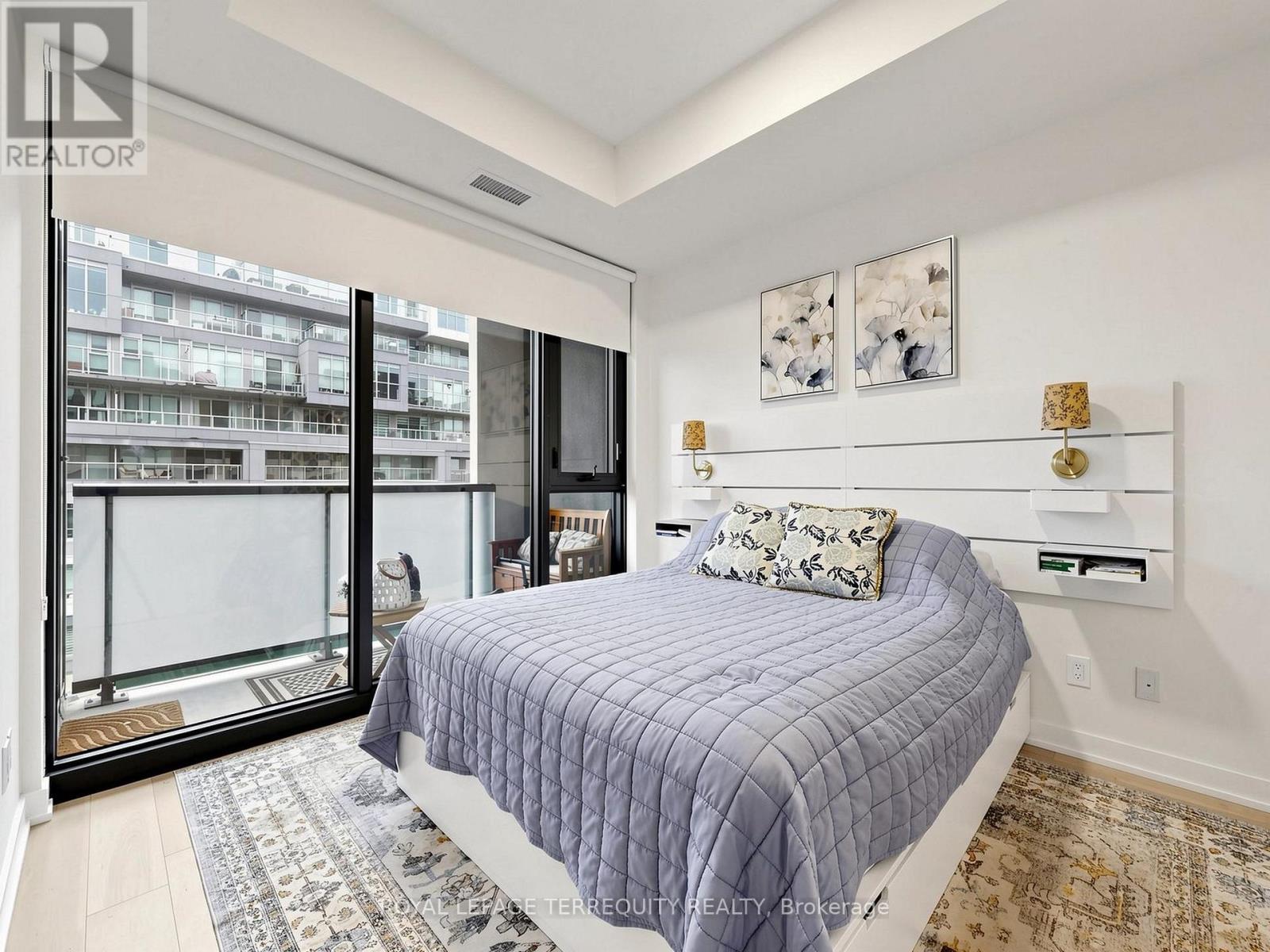 #612 840 ST CLAIR AVENUE W - 10