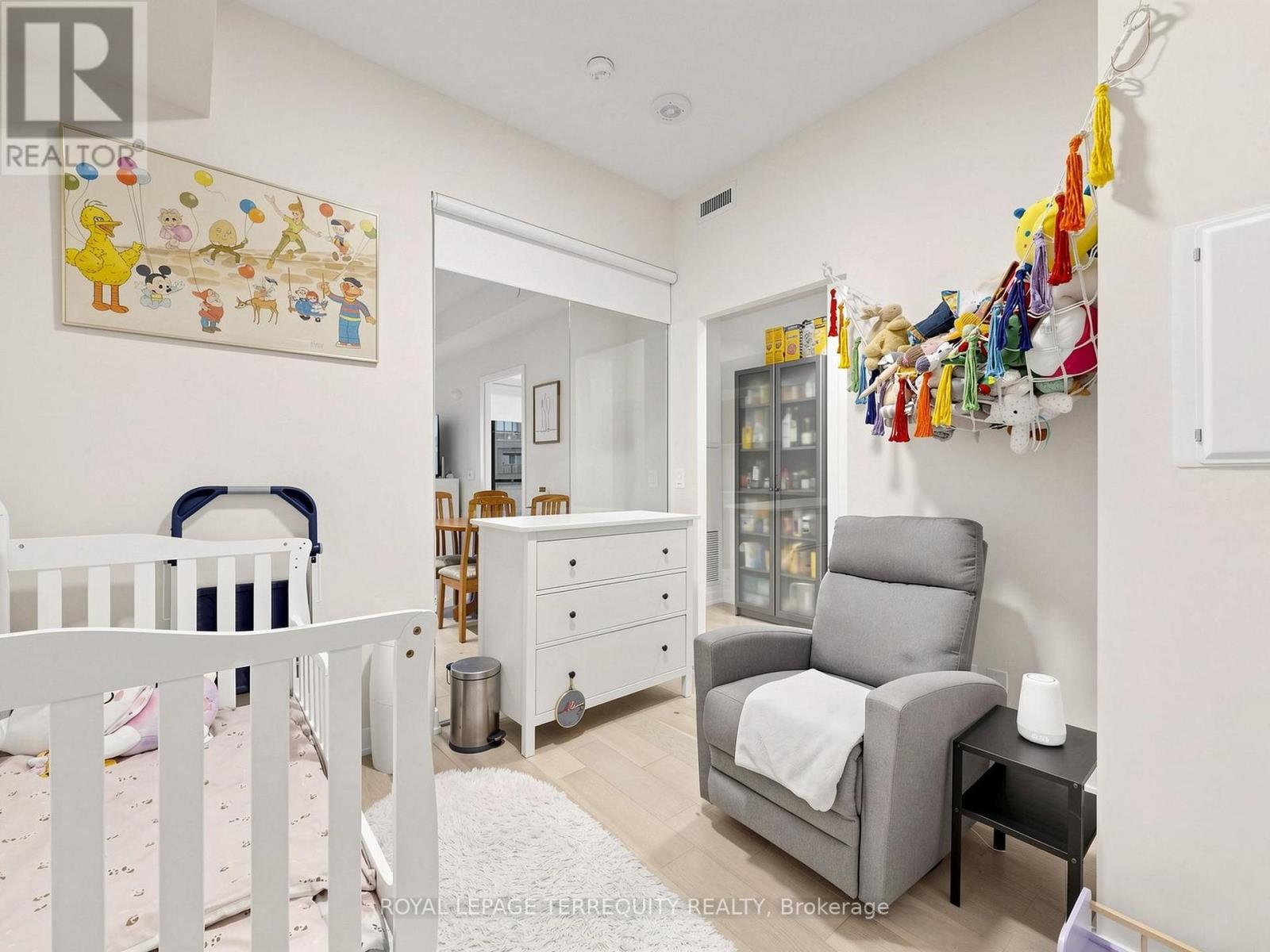 #612 840 ST CLAIR AVENUE W - 12