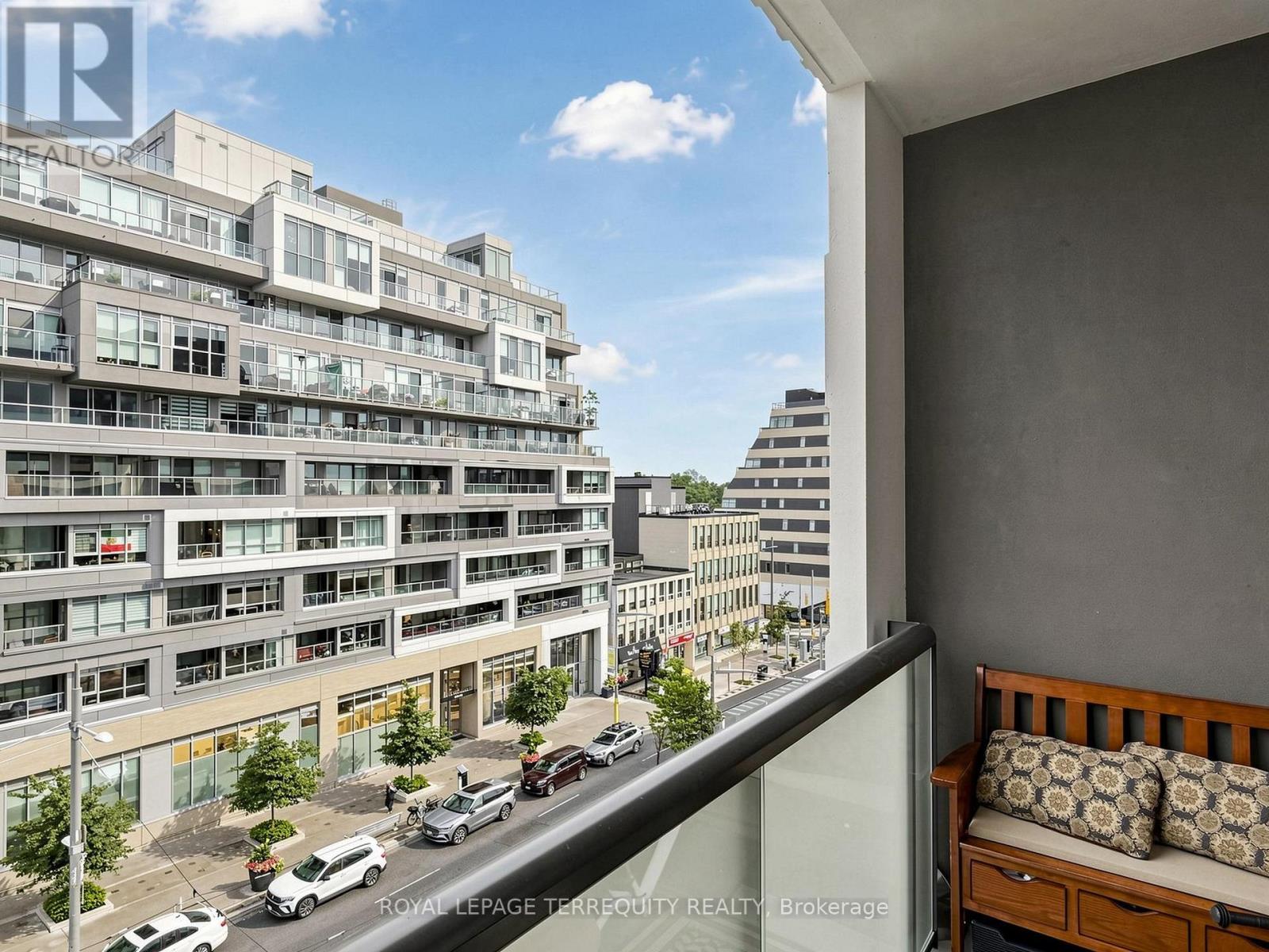 #612 840 ST CLAIR AVENUE W - 14