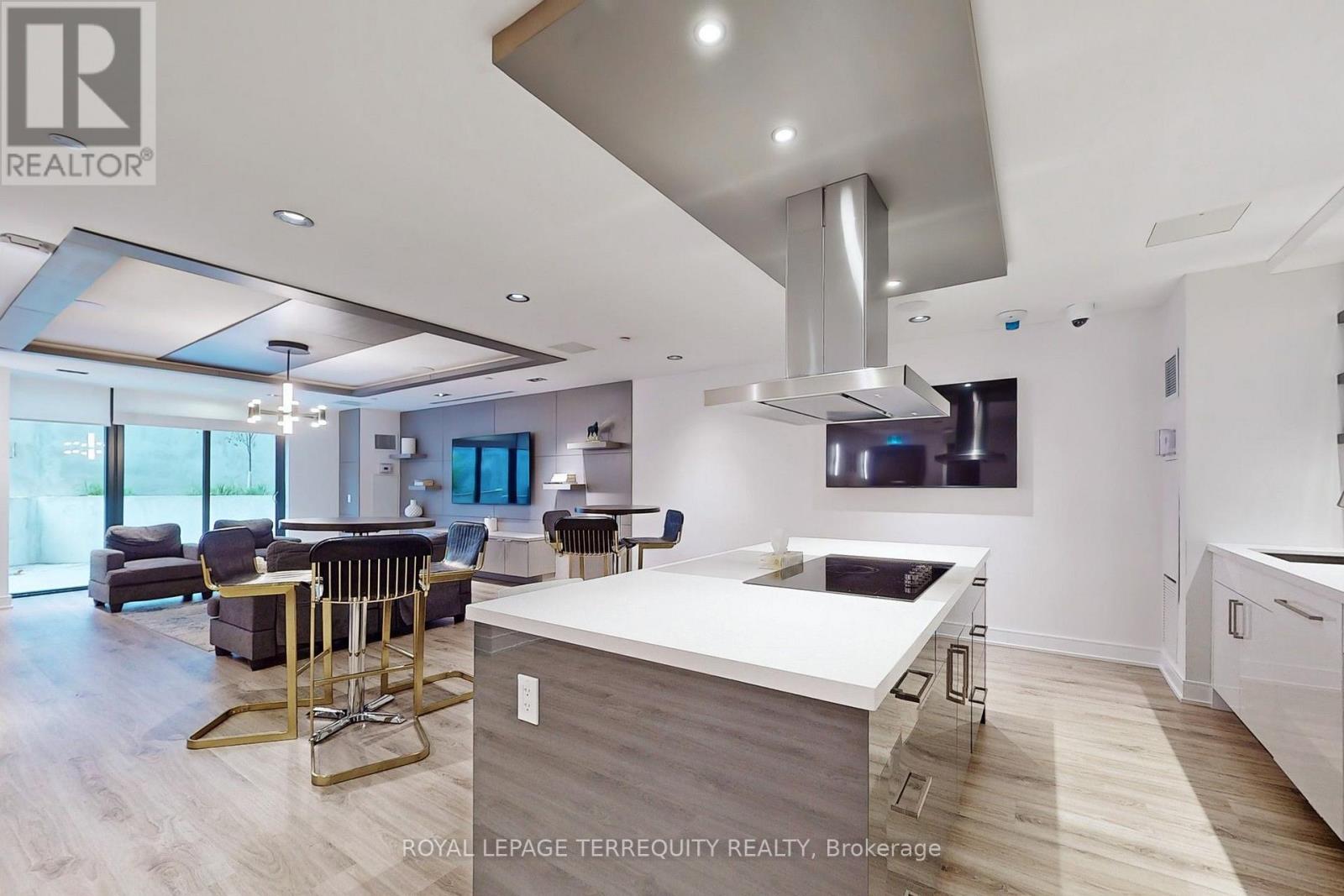 #612 840 ST CLAIR AVENUE W - 23
