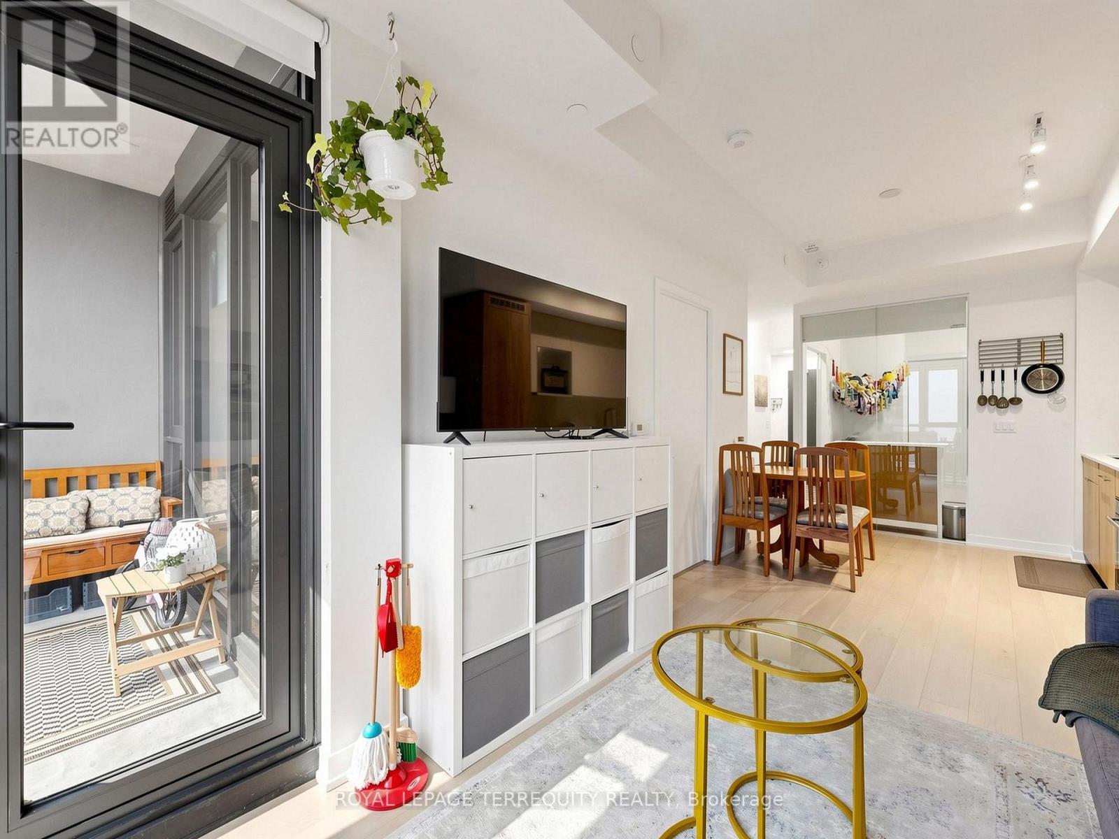 #612 840 ST CLAIR AVENUE W - 7