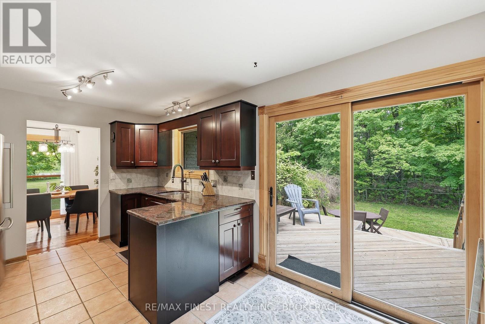 1465 MIDDLE ROAD - 10