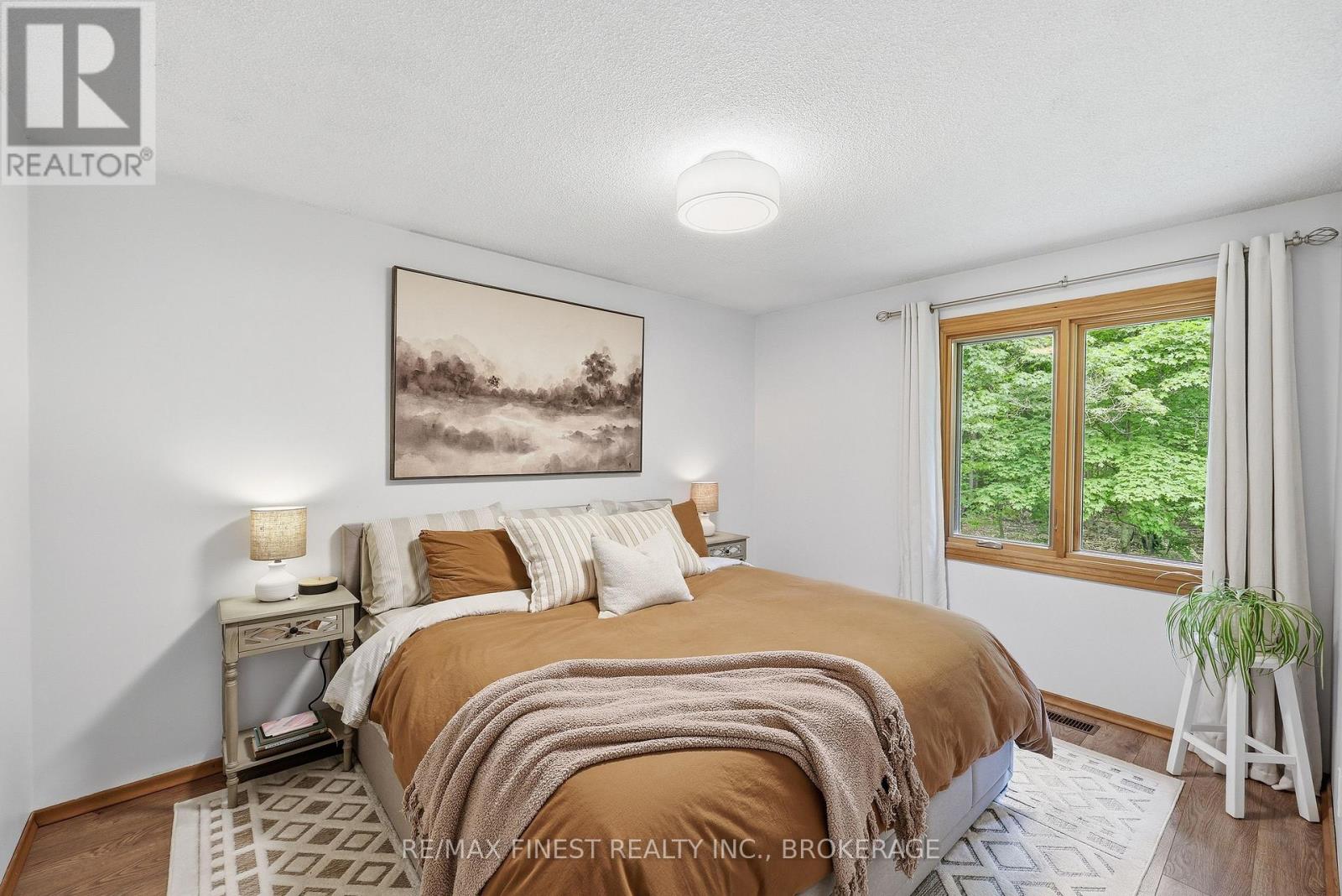 1465 MIDDLE ROAD - 11