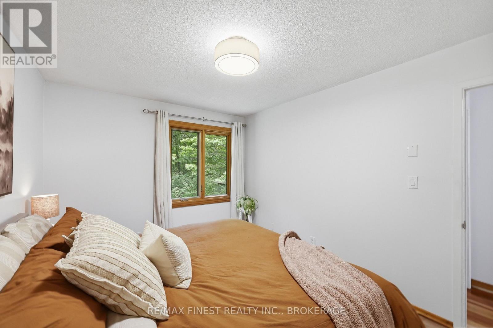 1465 MIDDLE ROAD - 12