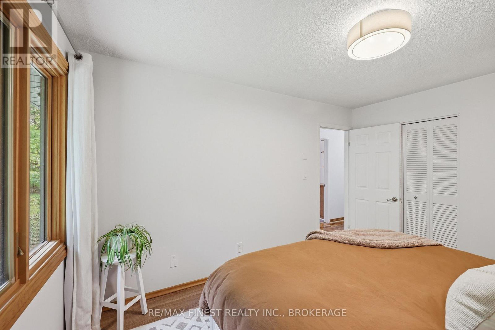 1465 MIDDLE ROAD - 13