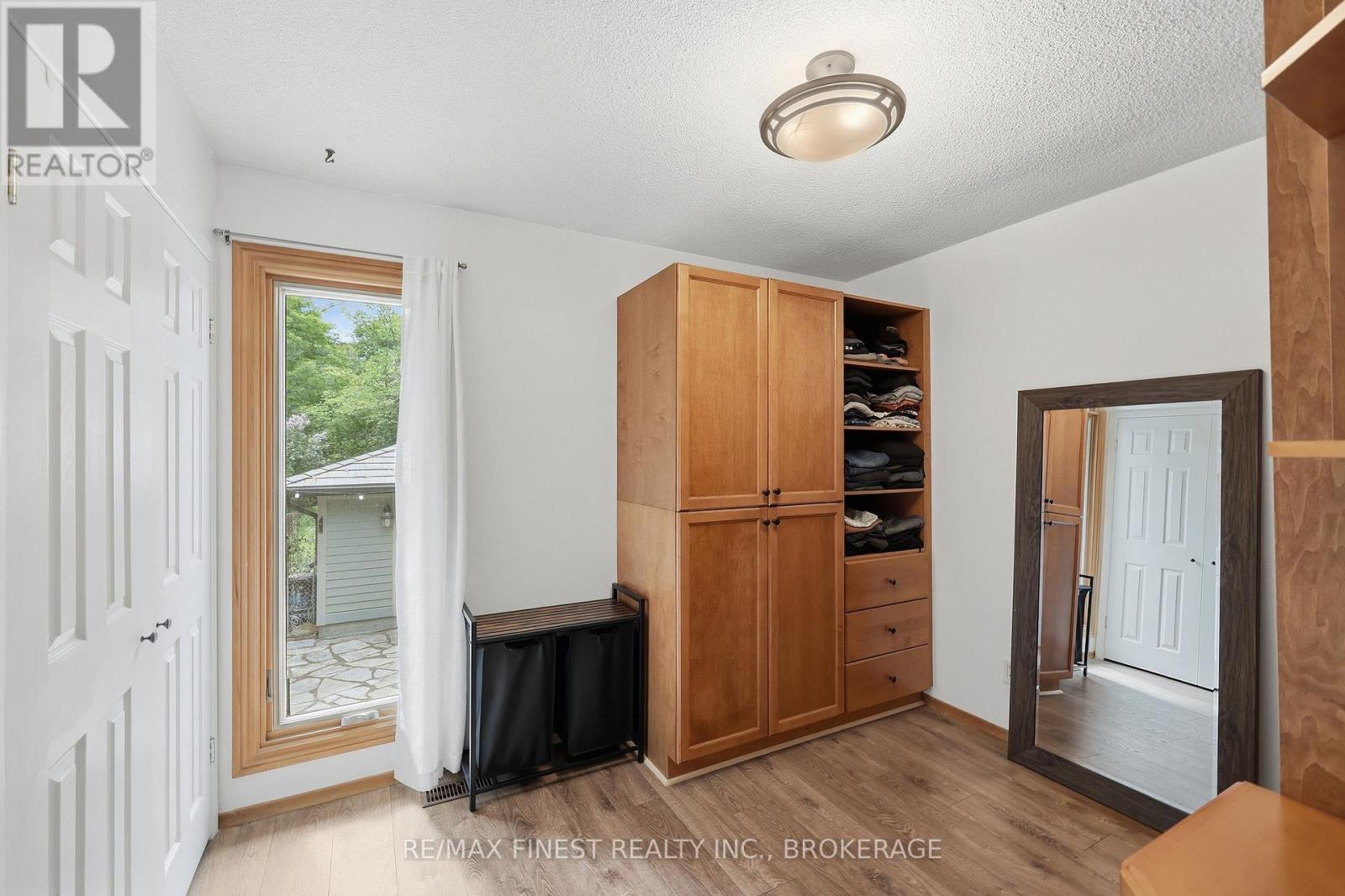 1465 MIDDLE ROAD - 17