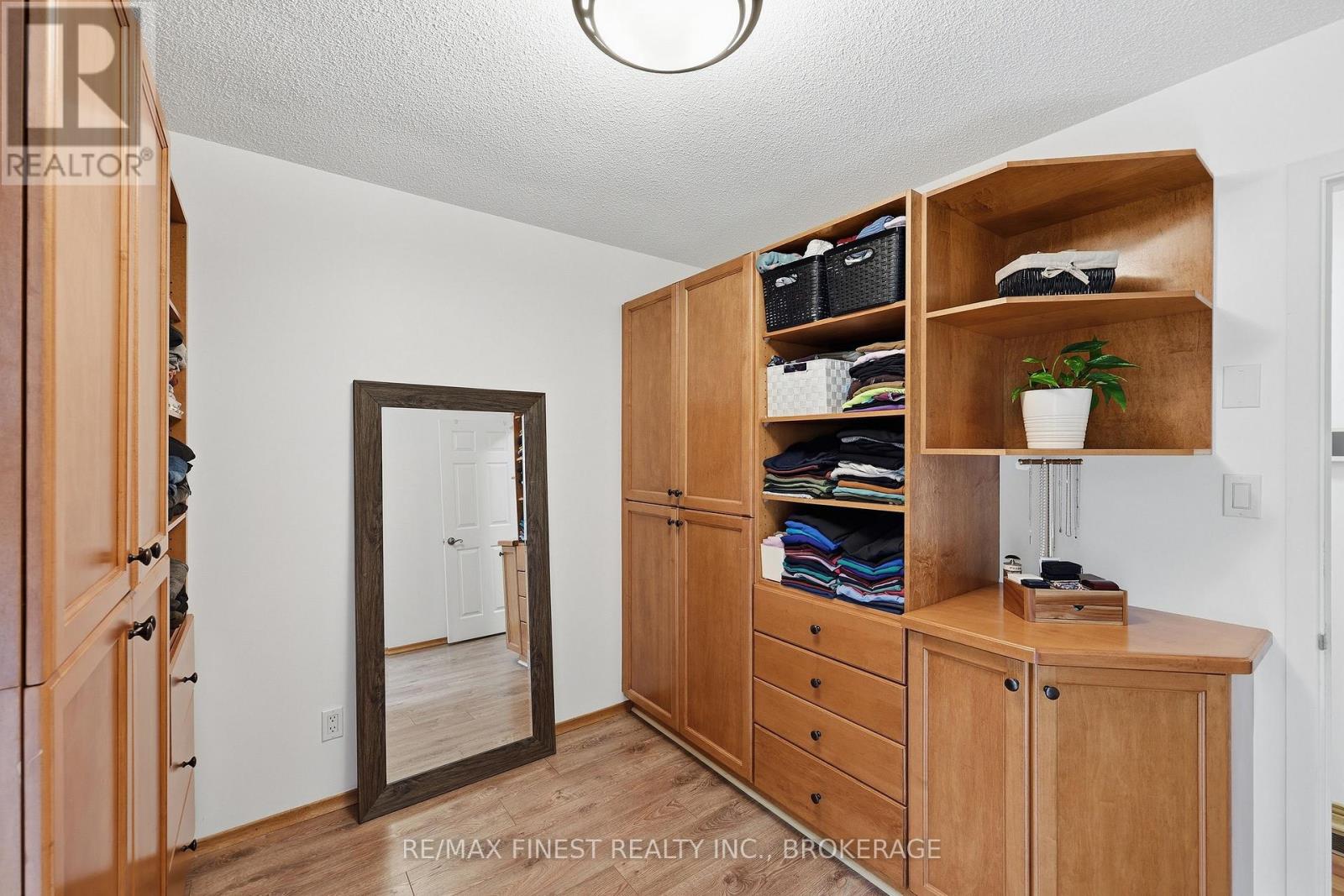 1465 MIDDLE ROAD - 18