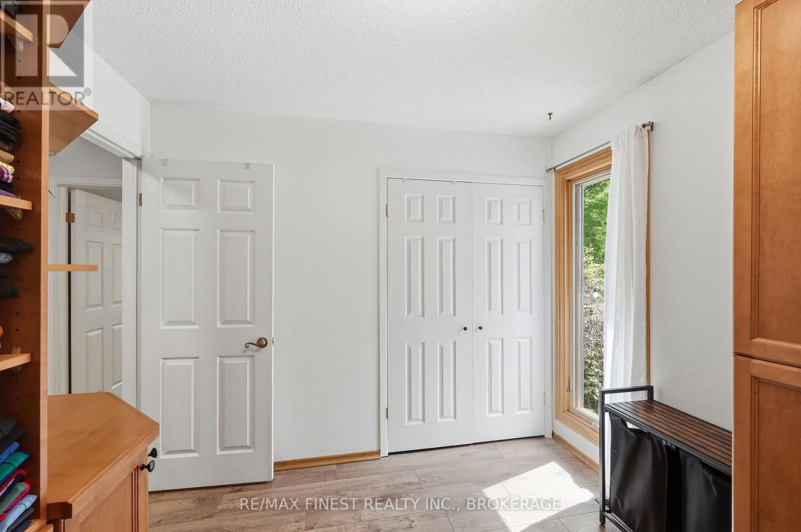 1465 MIDDLE ROAD - 19