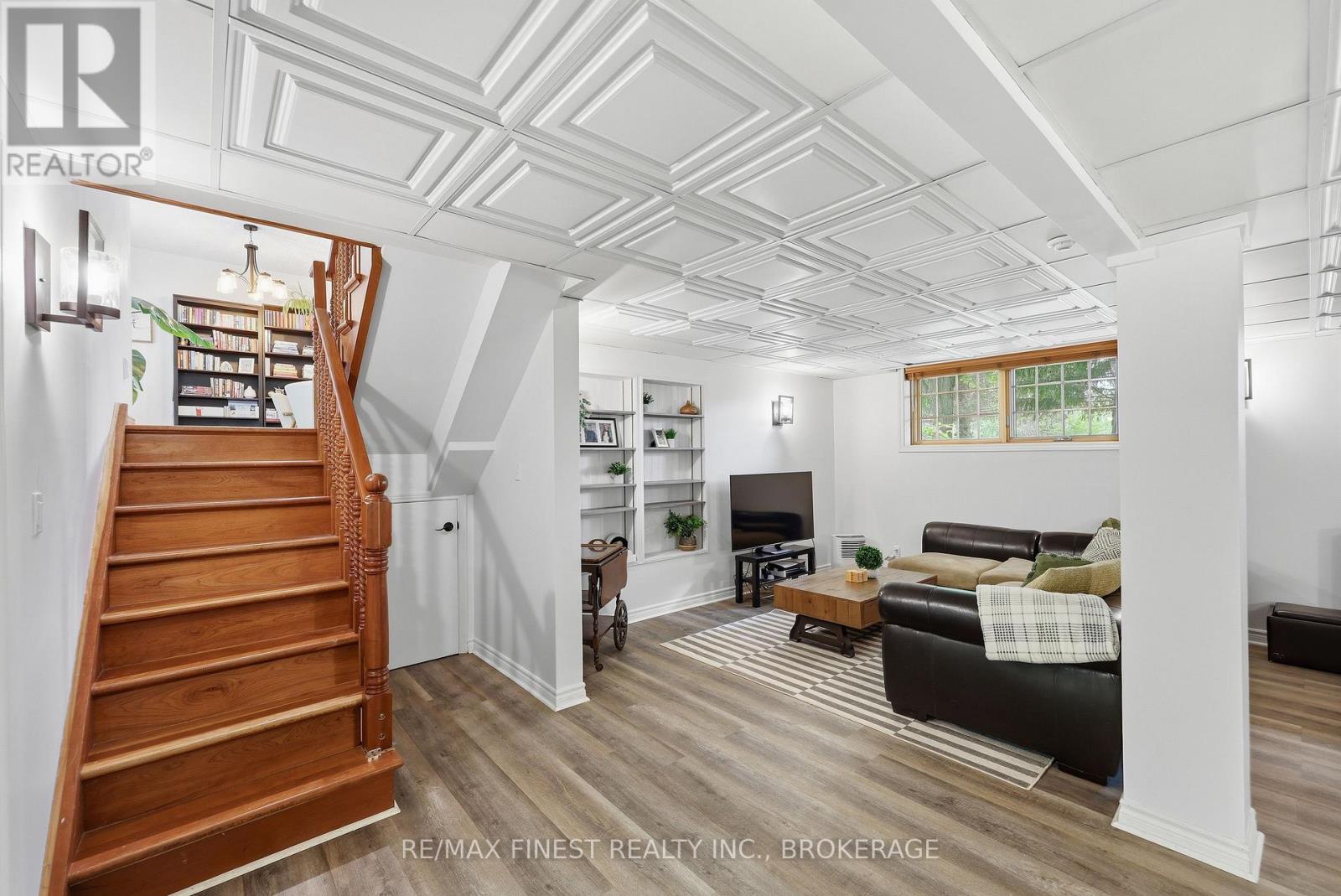 1465 MIDDLE ROAD - 21