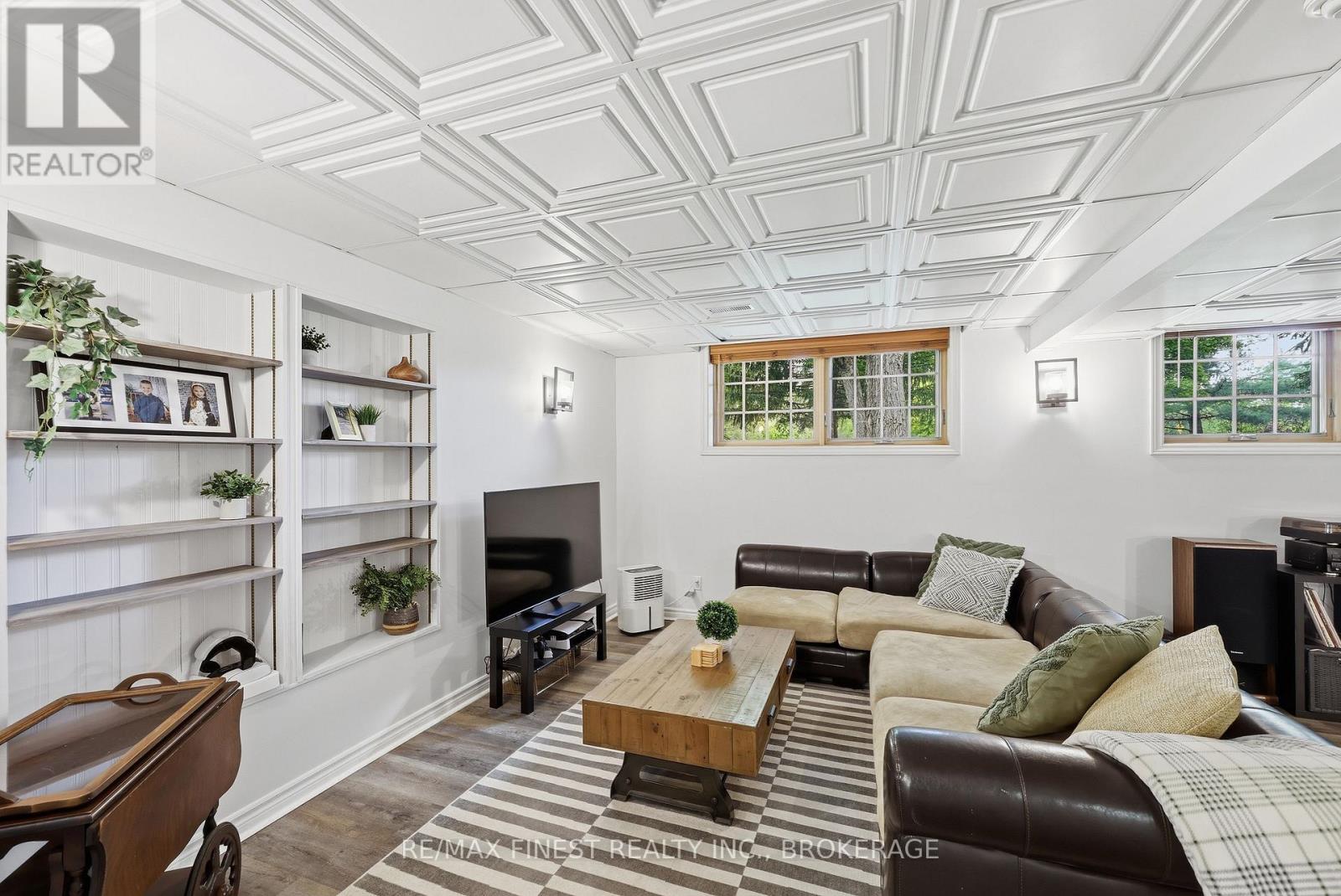 1465 MIDDLE ROAD - 22