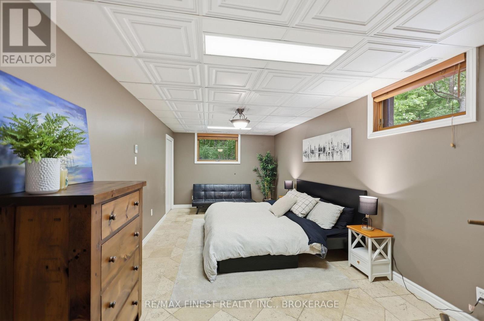1465 MIDDLE ROAD - 26