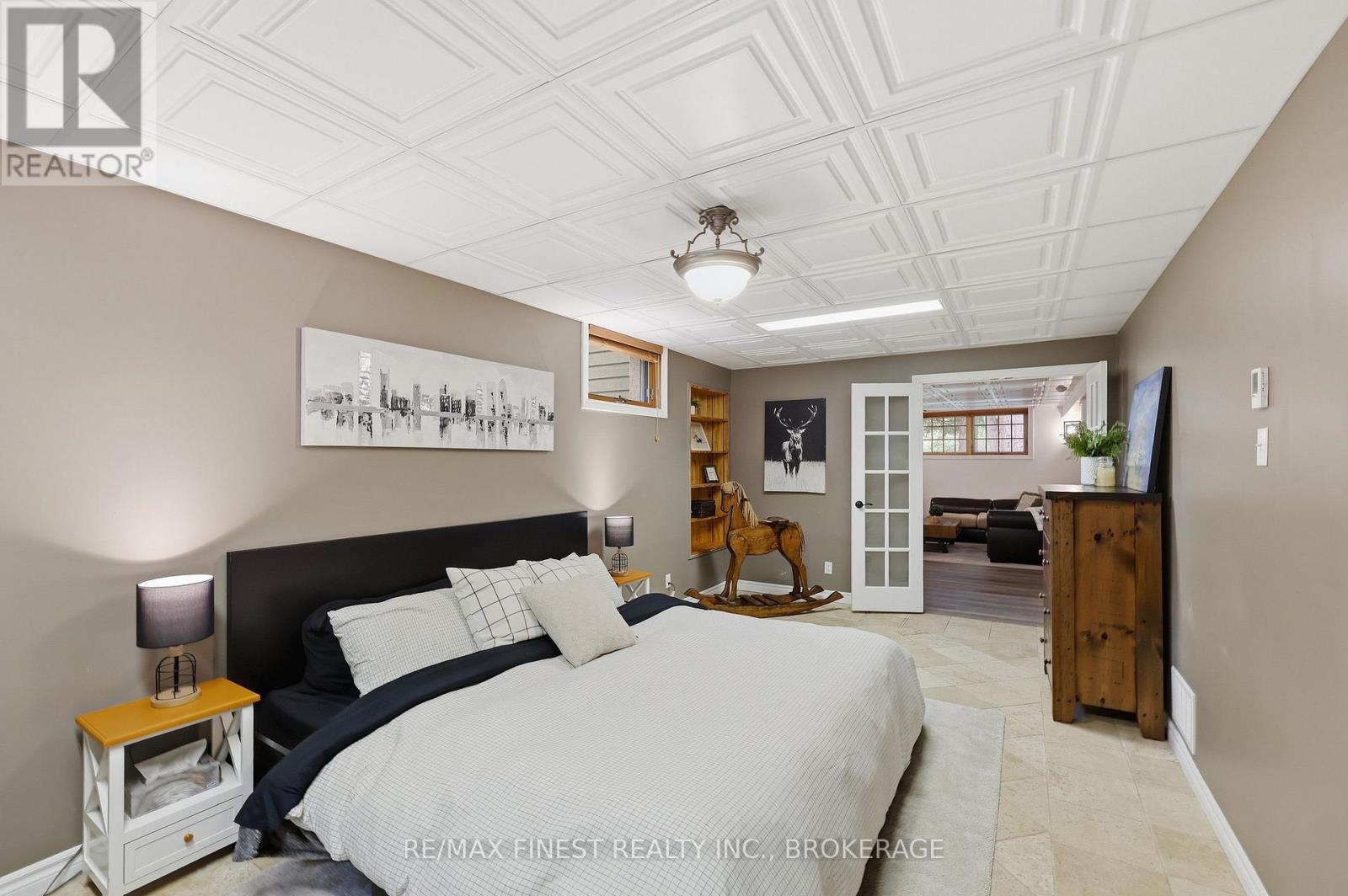 1465 MIDDLE ROAD - 27
