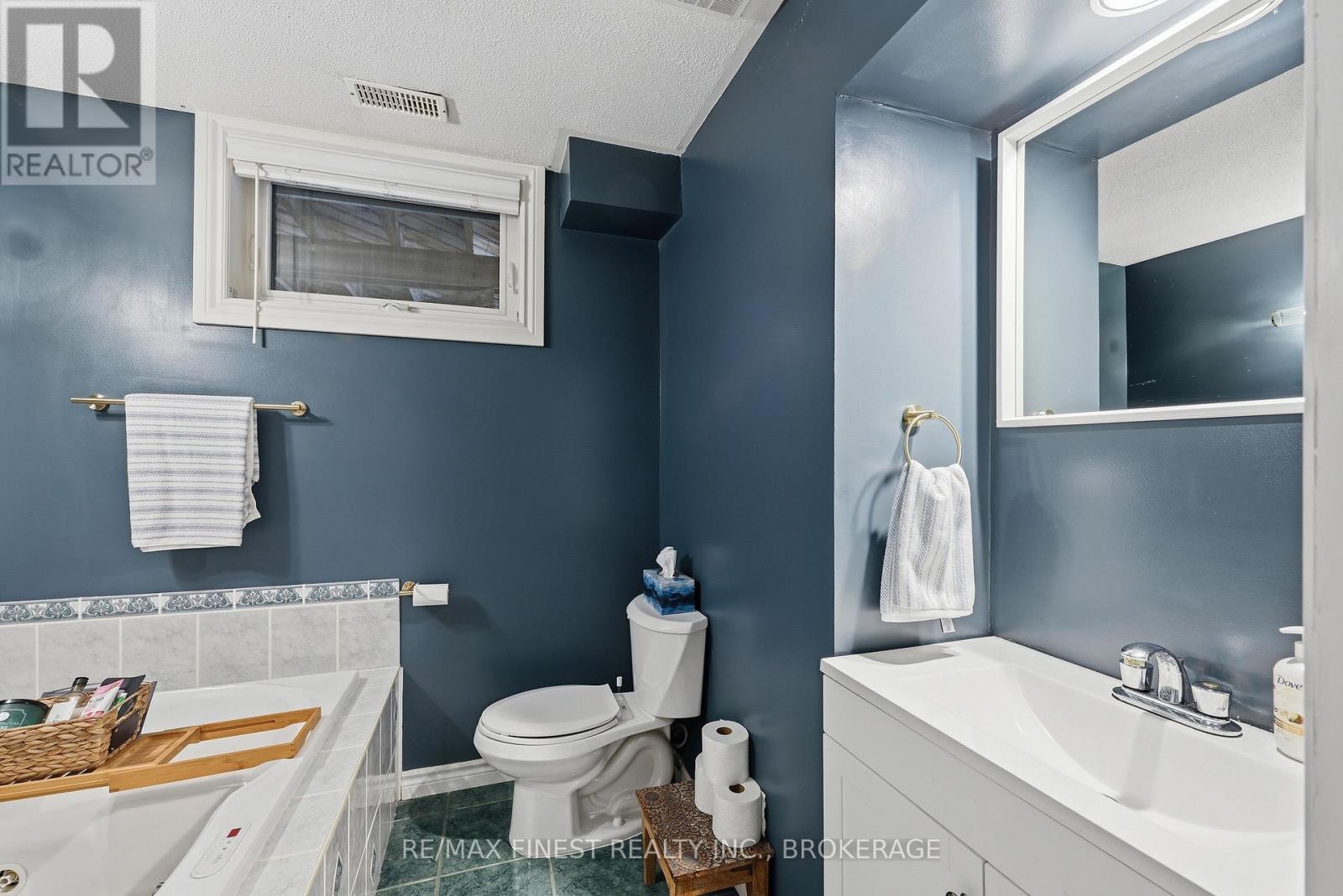 1465 MIDDLE ROAD - 28