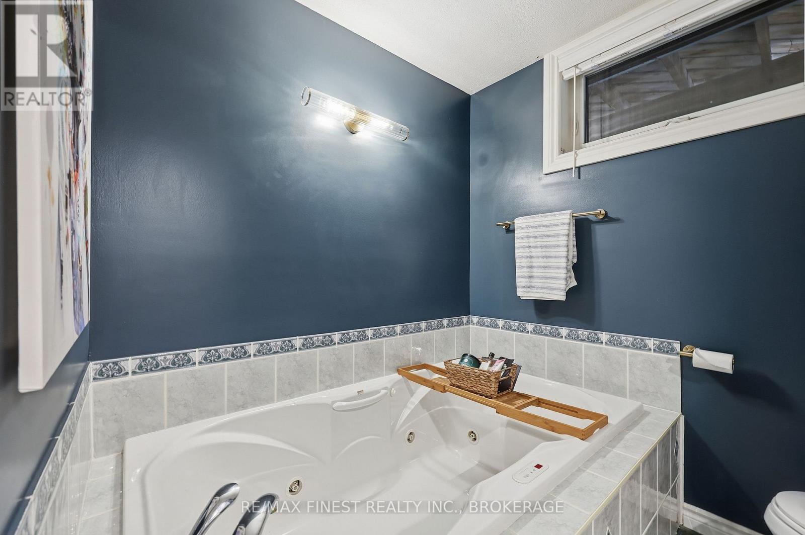1465 MIDDLE ROAD - Image 29