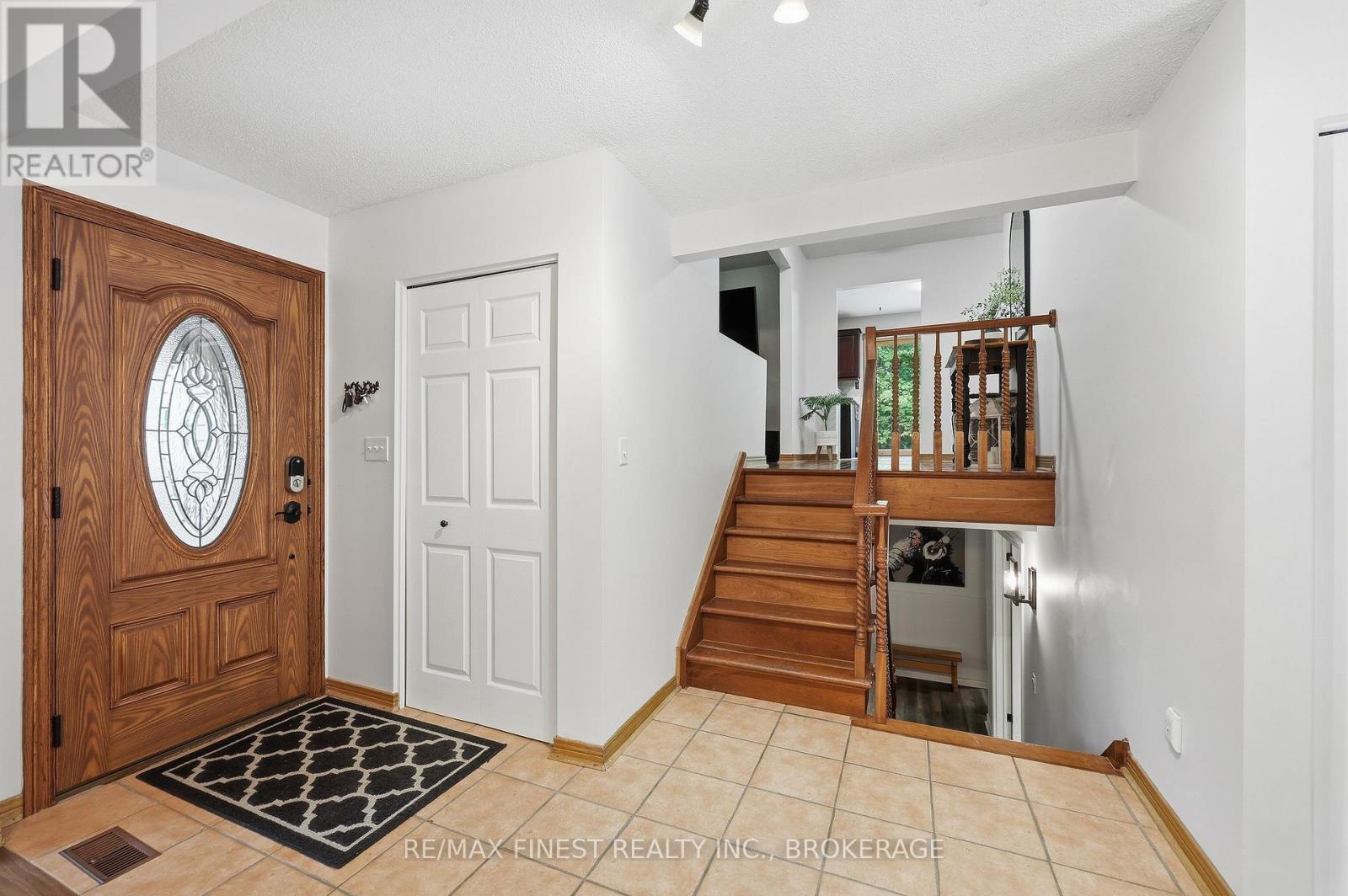1465 MIDDLE ROAD - 3