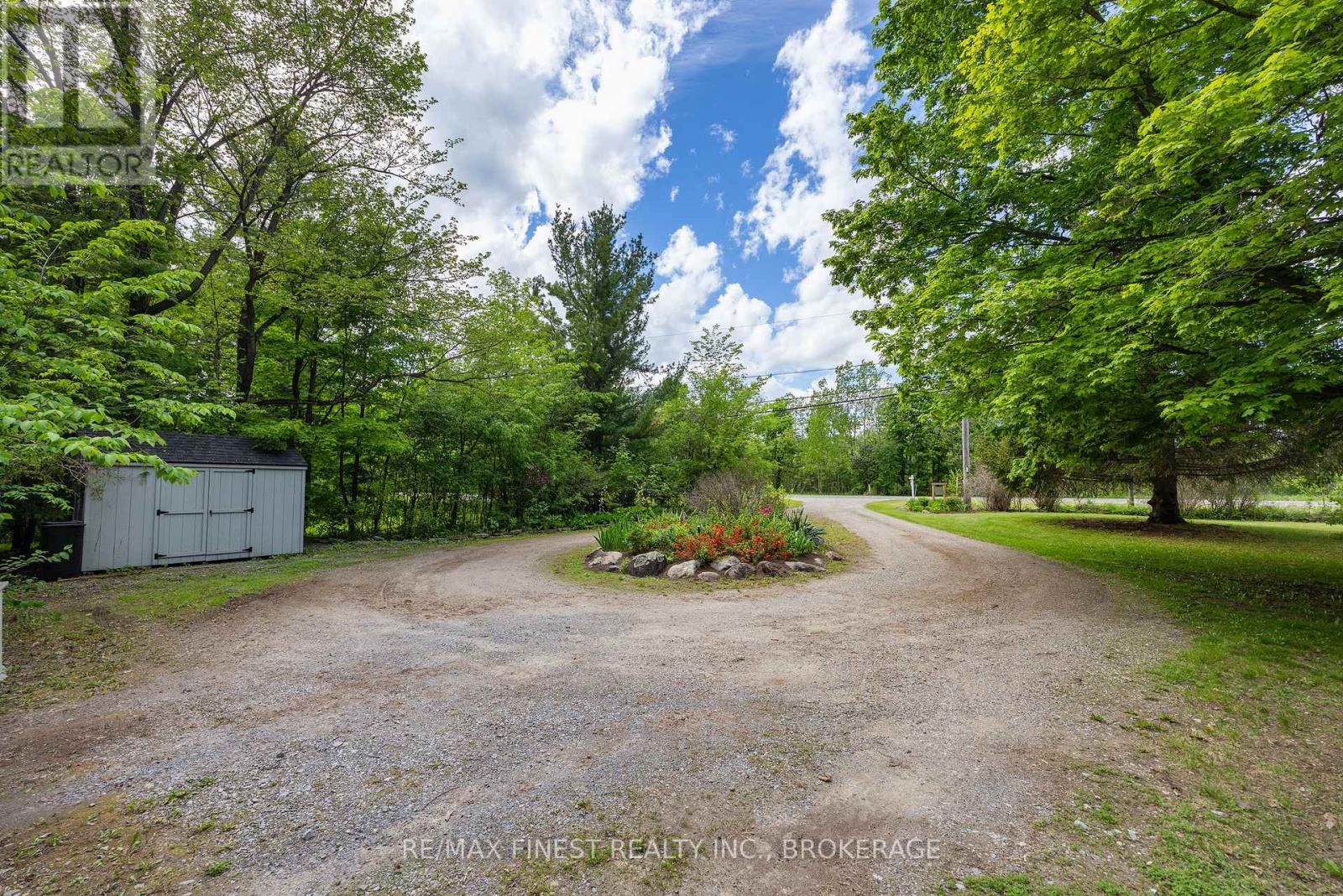 1465 MIDDLE ROAD - Image 39