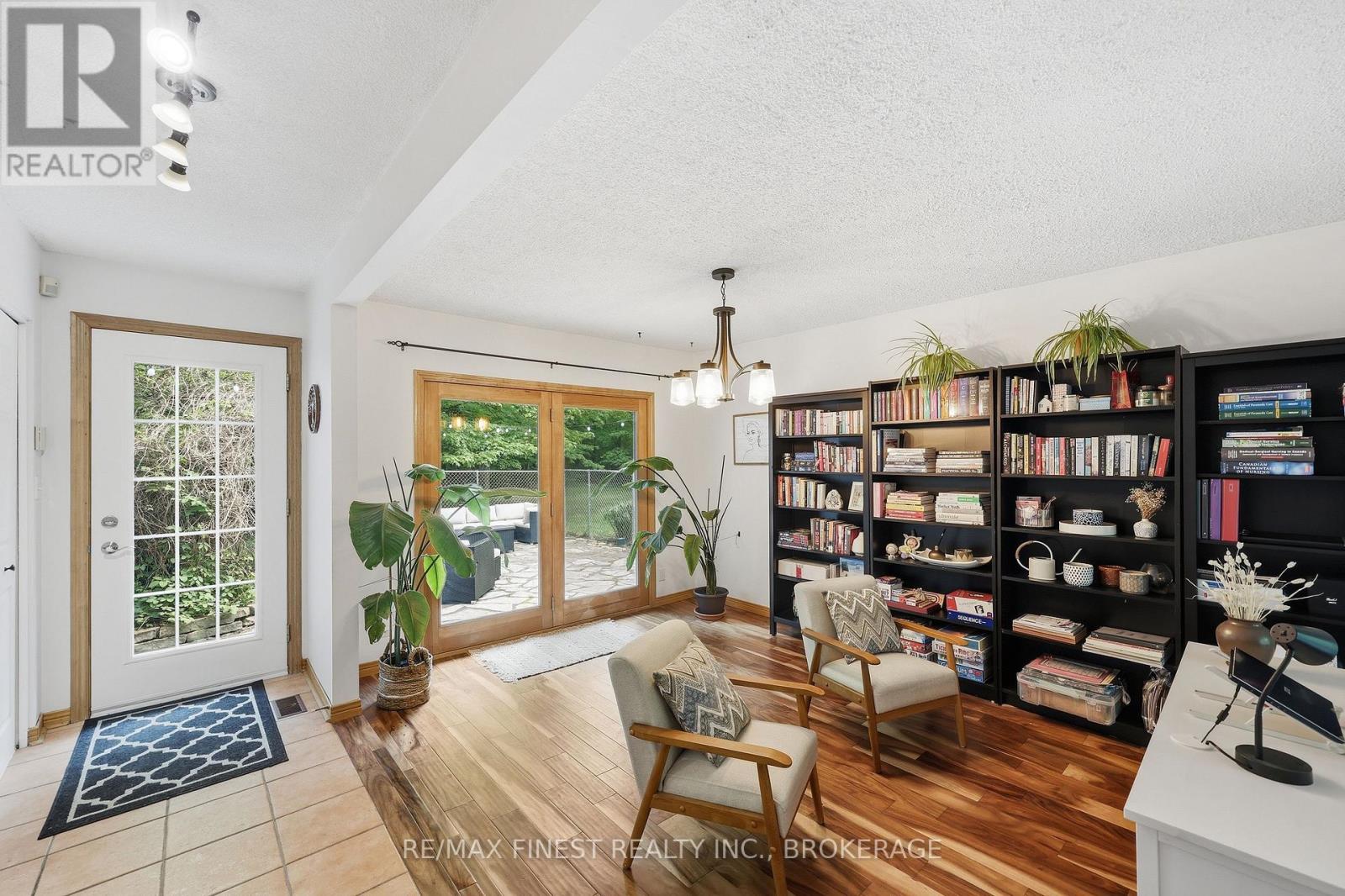 1465 MIDDLE ROAD - 4