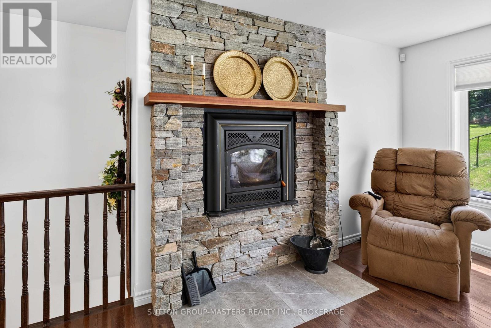 710 MAPLE ROAD - 29