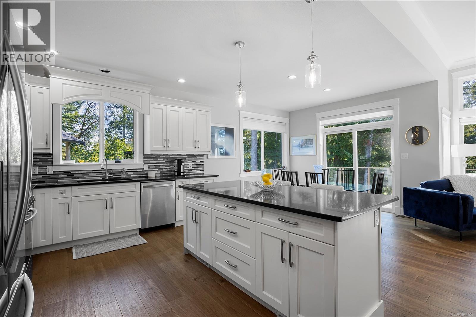 207 LINSTEAD Pl - 5