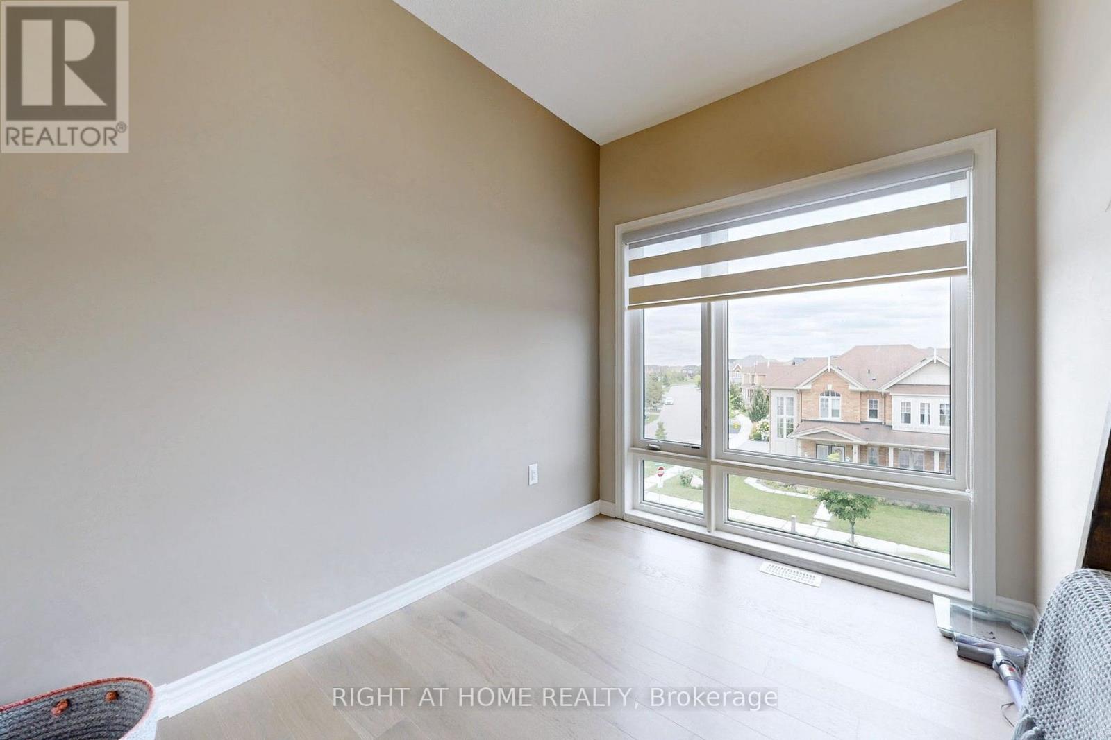 279 MOODY DRIVE - 23