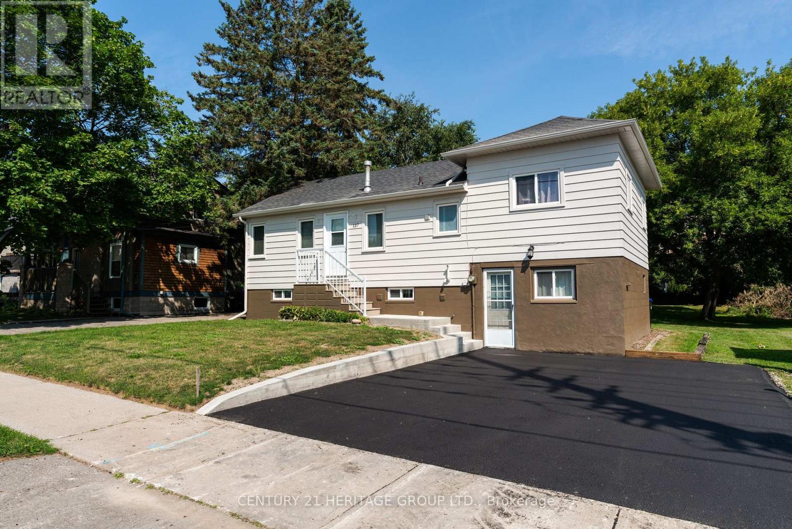 137 JOHN STREET E - 1