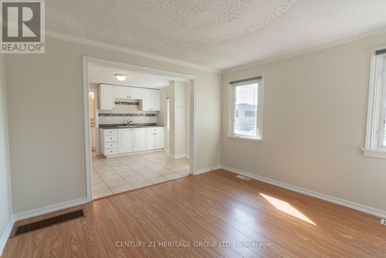 137 JOHN STREET E - 10