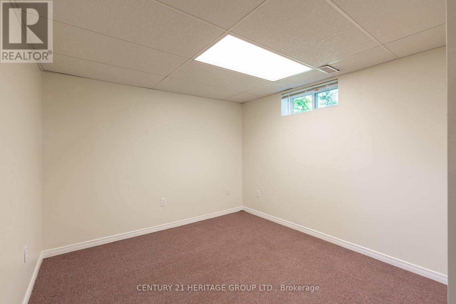 137 JOHN STREET E - 24