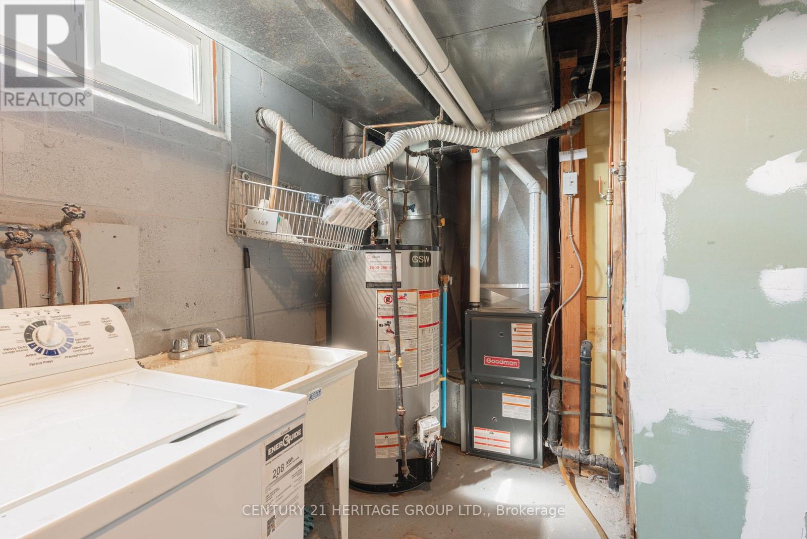 137 JOHN STREET E - 28