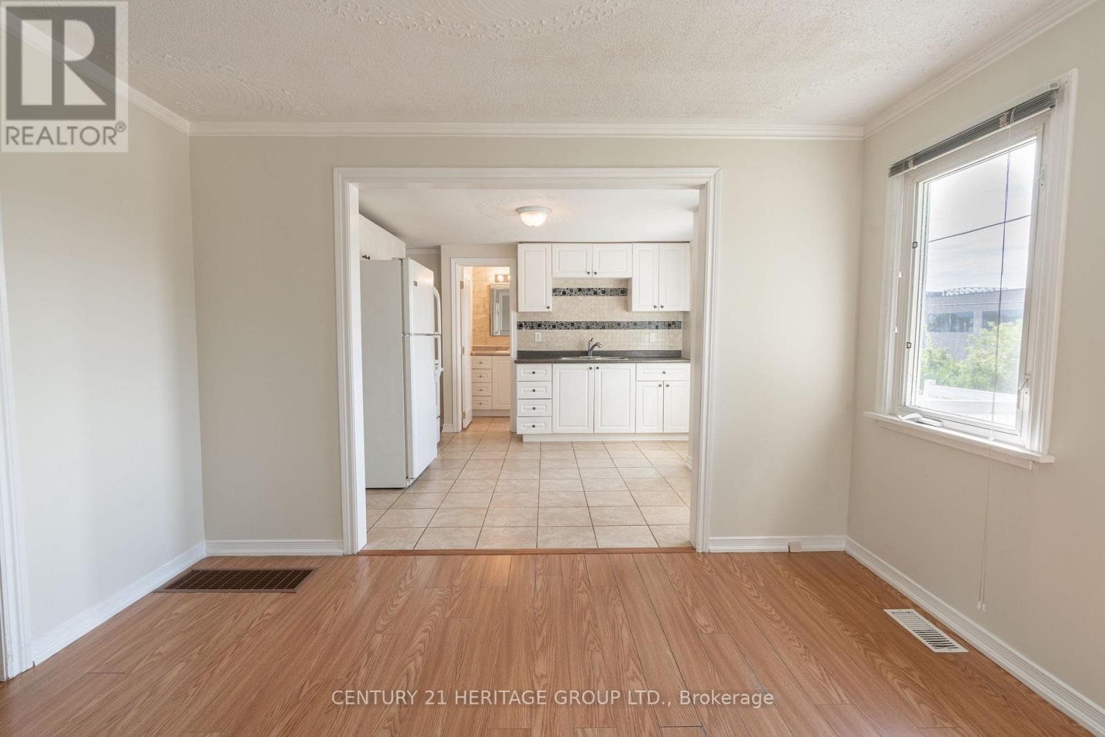 137 JOHN STREET E - 9