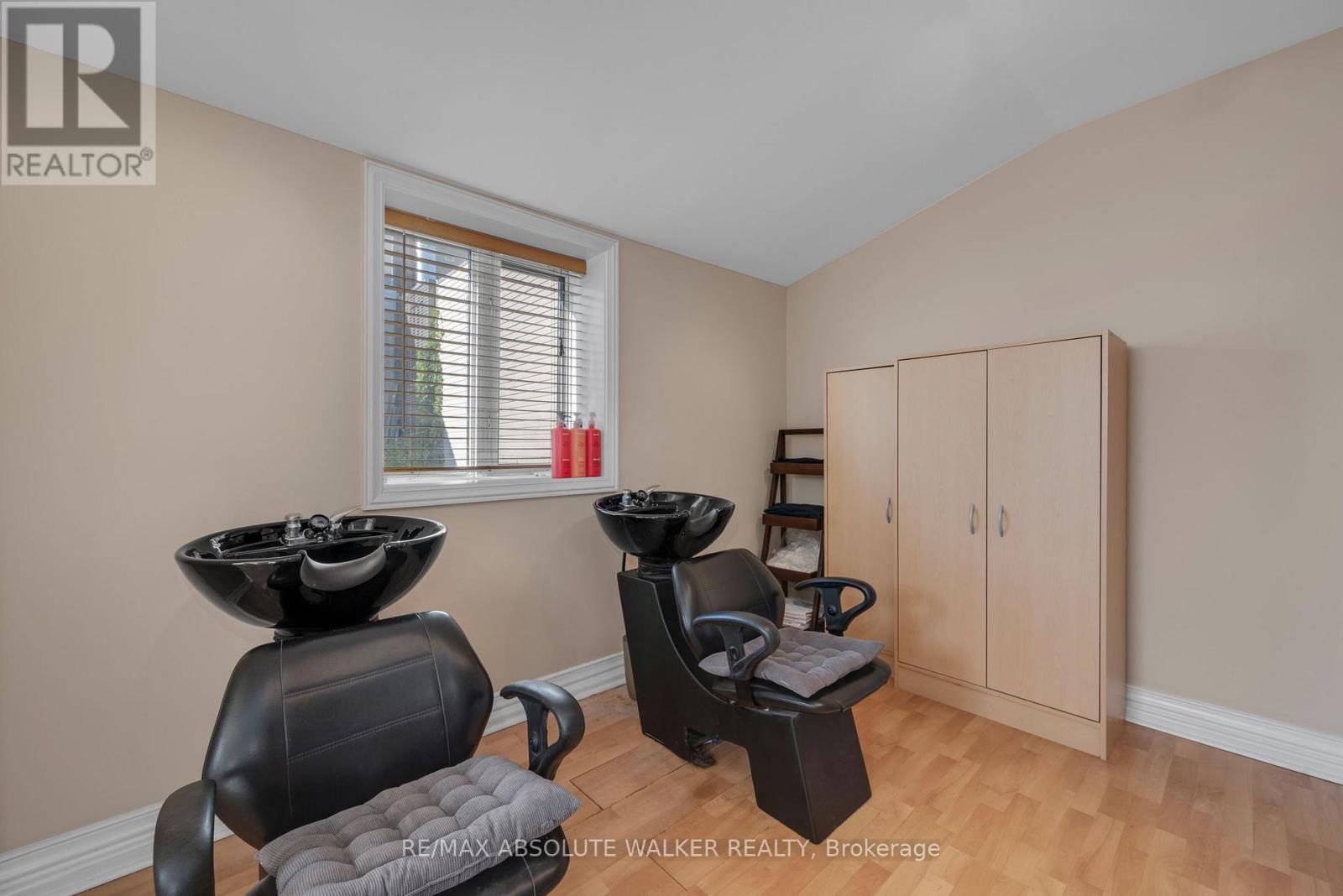 Retail for Sale in Ottawa – 383 DANFORTH AVENUE, Ottawa – MLS# X13619976 - Image 15
