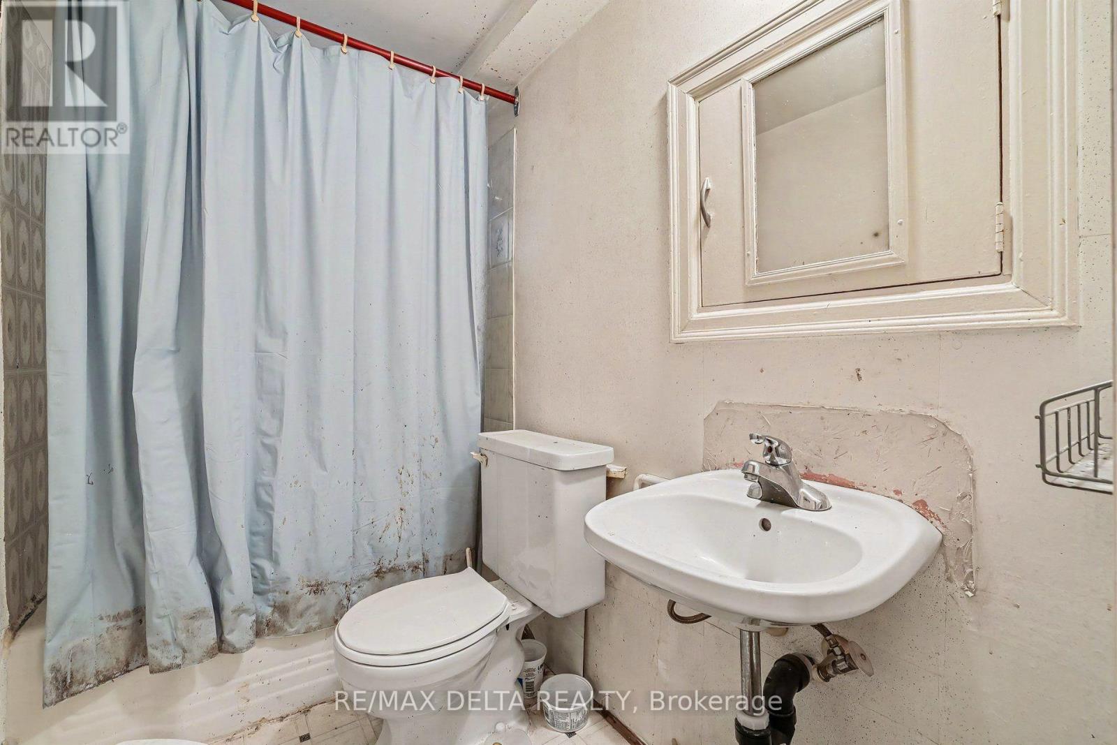4 Bed, 4 Bath Multi-Family for Sale in Ottawa – 831 MONTREAL ROAD, Ottawa – MLS# X13619982 - Image 32