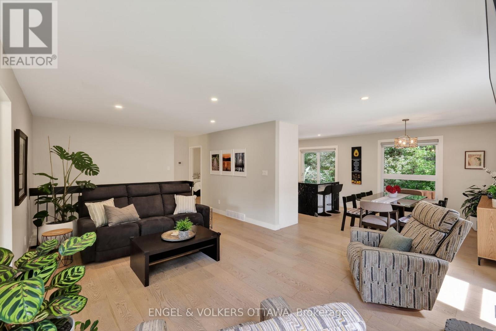 #6 164 MCCLINTOCK WAY - 11
