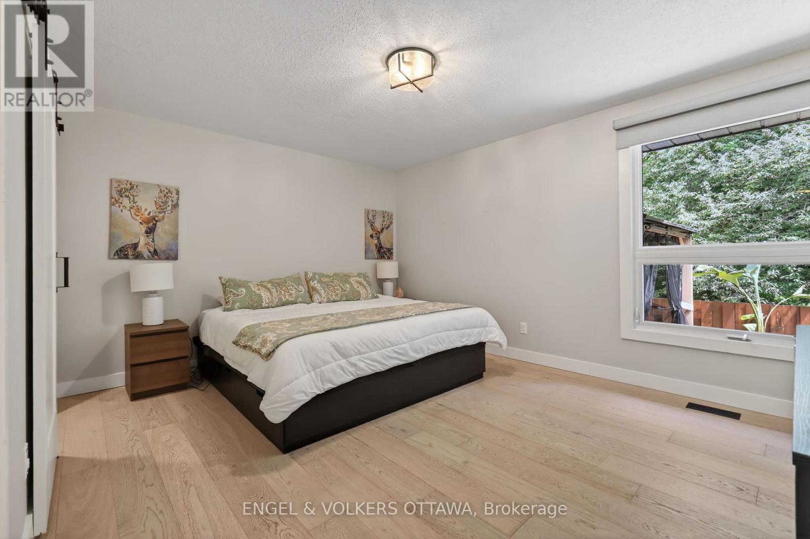 #6 164 MCCLINTOCK WAY - 22