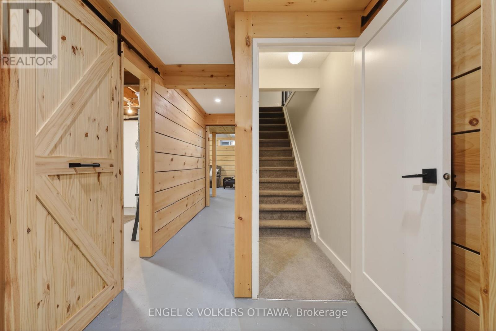 #6 164 MCCLINTOCK WAY - 31