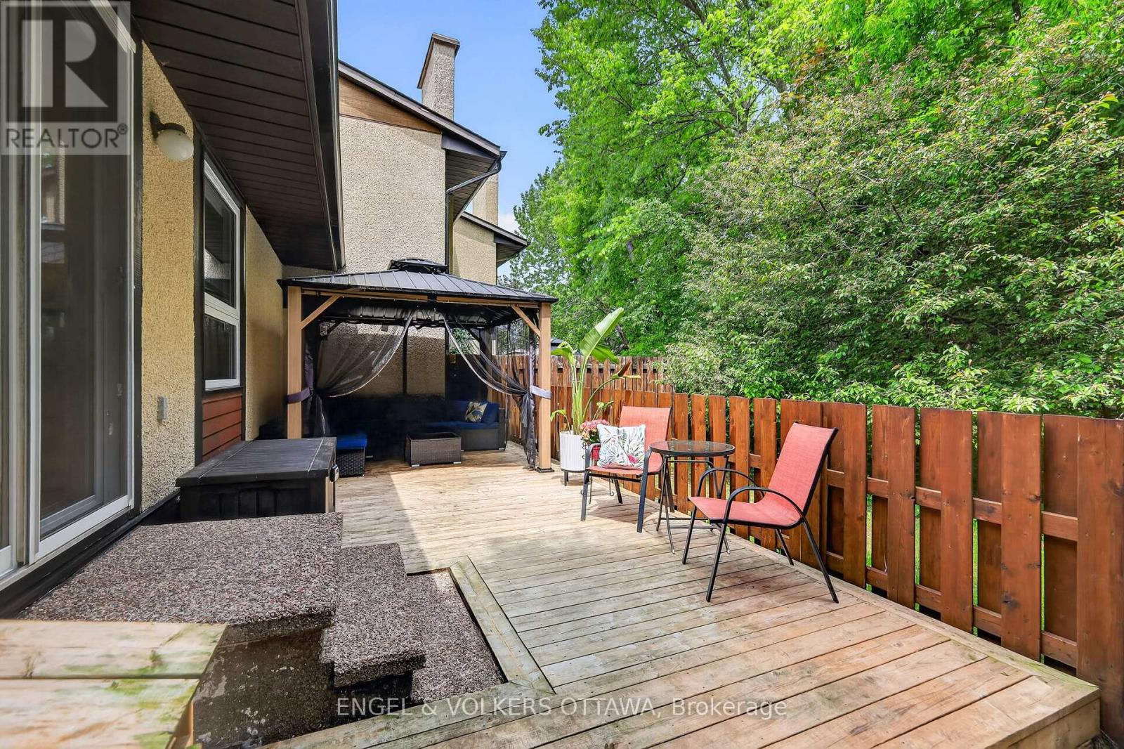 #6 164 MCCLINTOCK WAY - 44