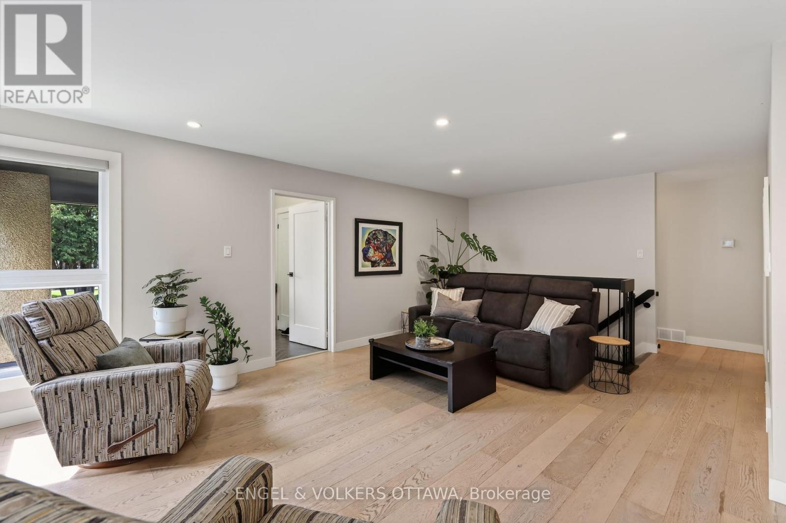 #6 164 MCCLINTOCK WAY - 8