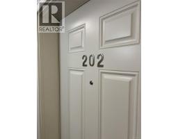 Kitchen - 202 2380 Brethour Ave, Sidney, BC V8L2A5 Photo 9